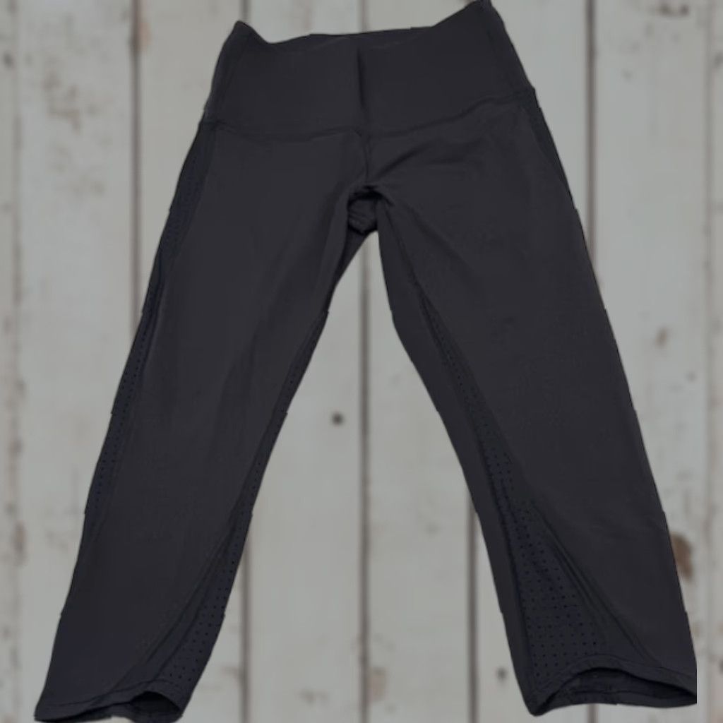 Lululemon Lululemon Cropped Leggings Size 10 Black Vented Full Length 6260 Leggings Womens Size 32" / US 10 / IT 46 - 1 Thumbnail