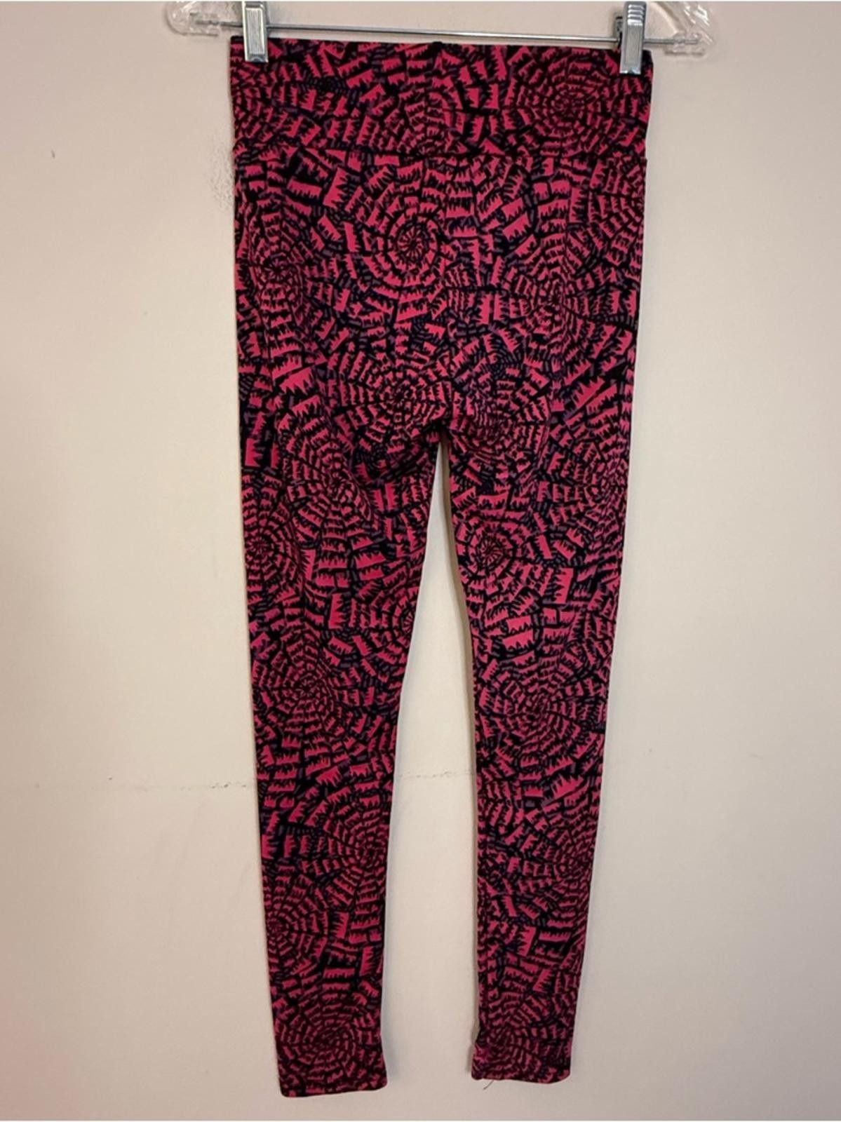 Jean Jera crop leggings web pattern bold pink purple & black XS Size 26" / US 2 / IT 38 - 2 Thumbnail