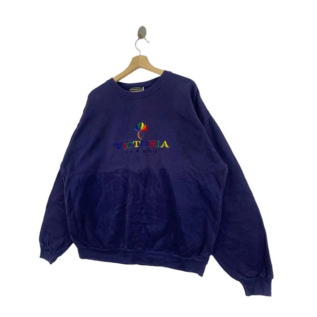 Vintage Vintage TUNDRA VICTORIA CANADA Embroidered Sweatshirt Size M / US 6-8 / IT 42-44 - 4 Thumbnail