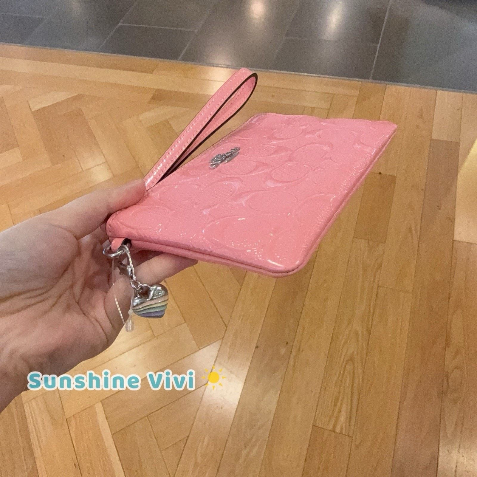 Coach NWT COACH Corner Zip Wristlet Heart Charm CDF04 Silver Pink Size ONE SIZE - 5 Thumbnail