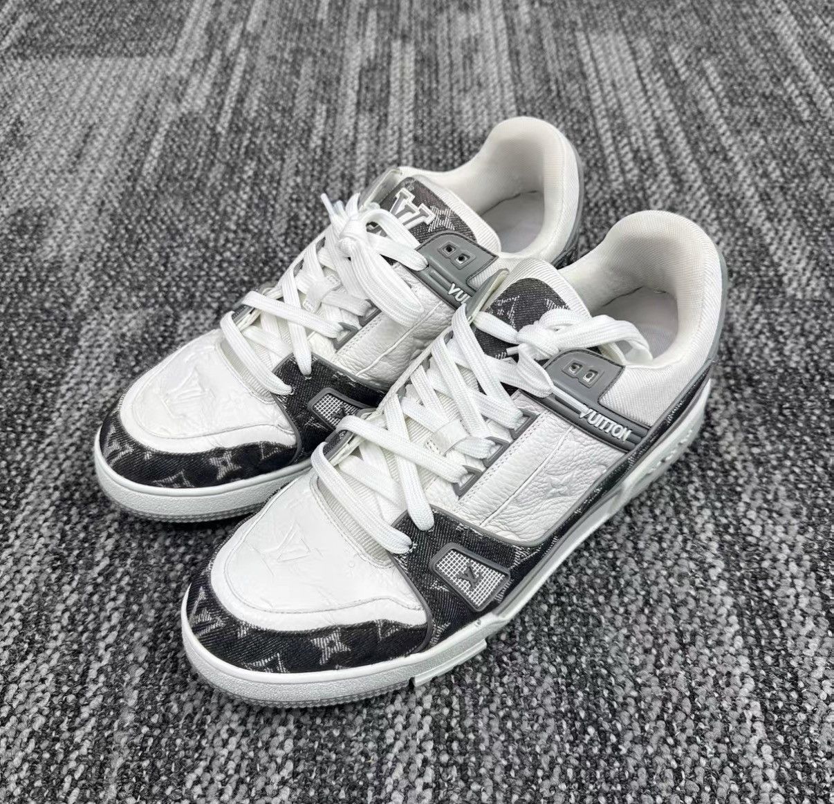 Louis Vuitton Louis Vuitton Trainer Monogram Grey White Denim Sneakers J42 Size US 9.5 / EU 42-43 - 1 Thumbnail