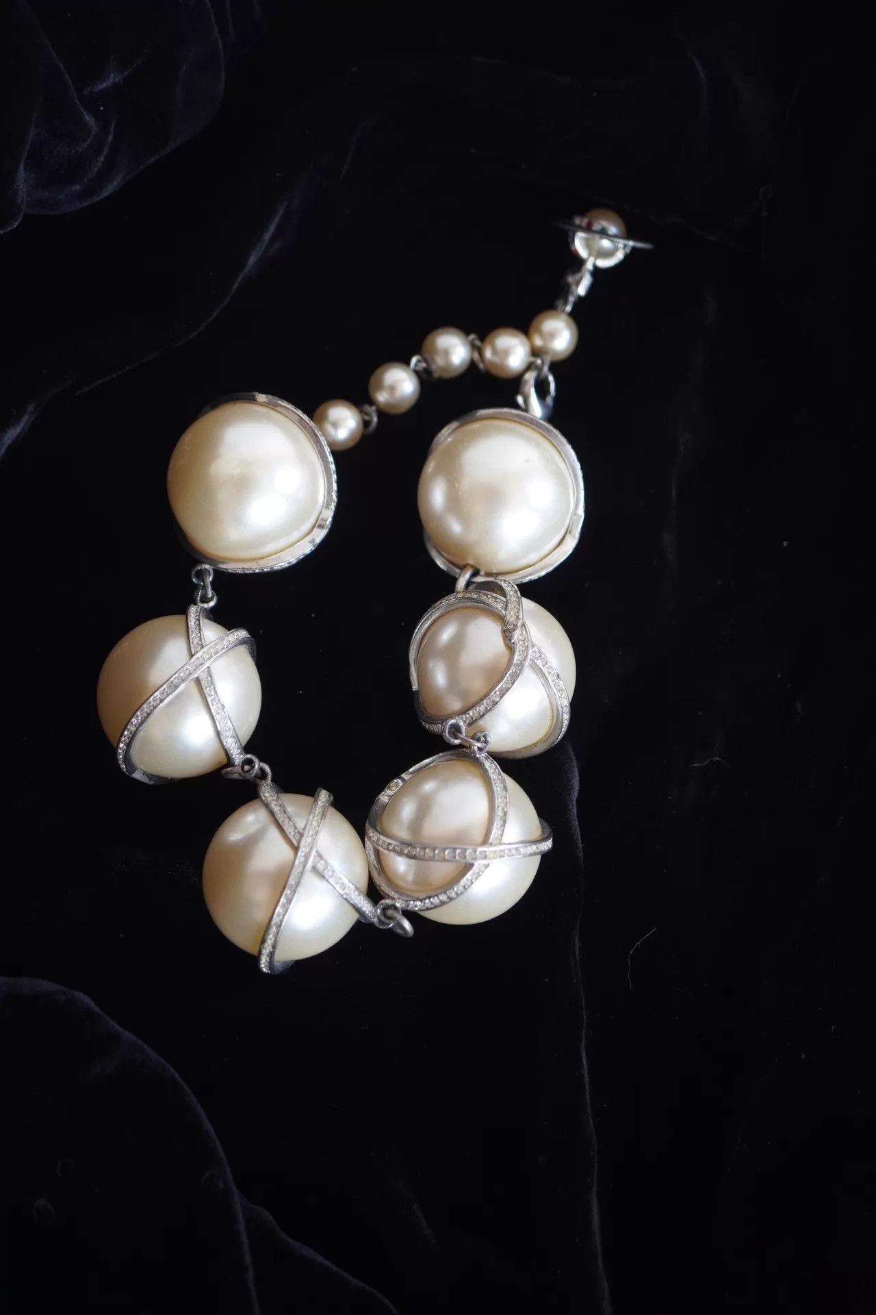 Vivienne Westwood Vivienne Westwood 1999 Giant Pearl Bracelet Worn Size ONE SIZE - 6 Thumbnail