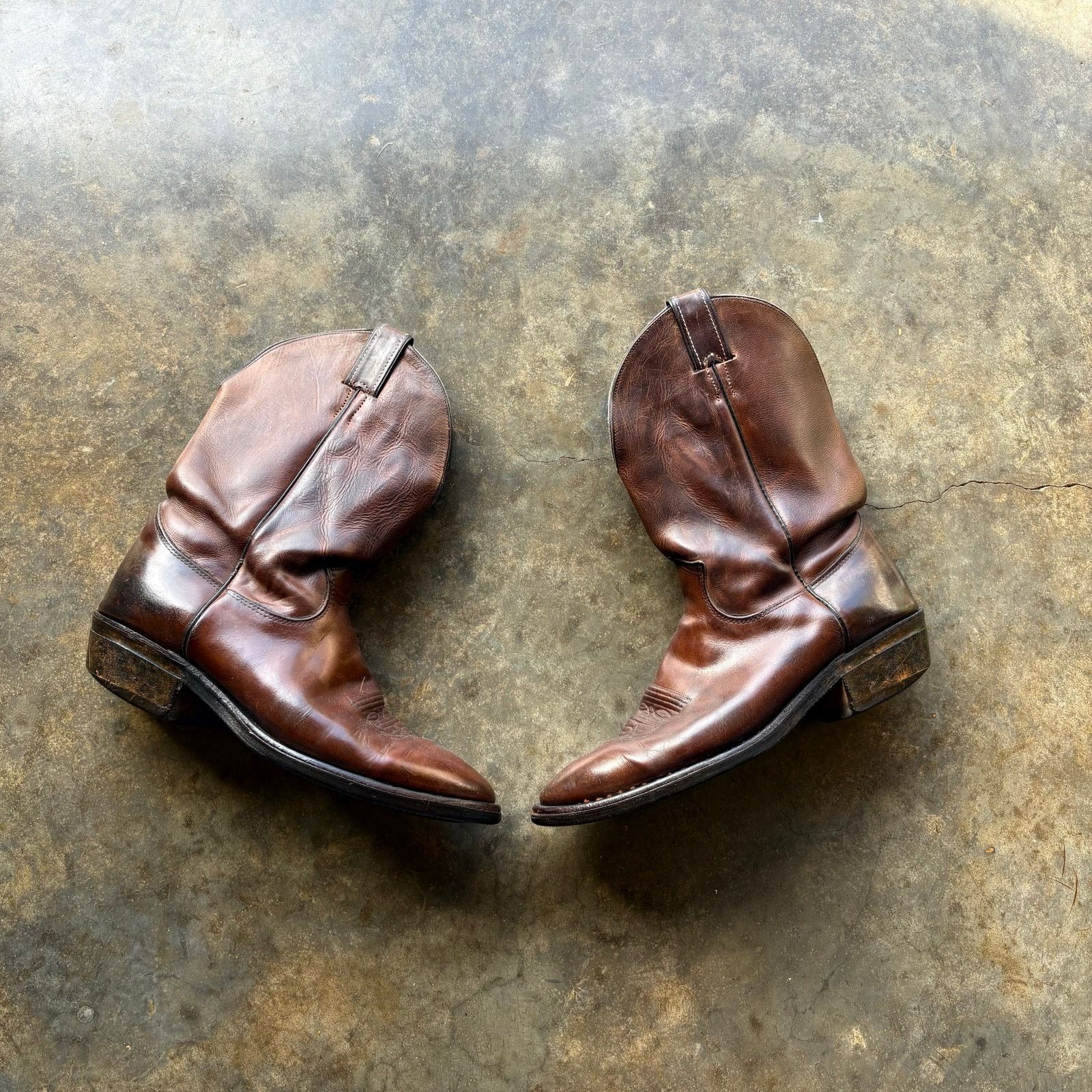 Beautiful Vintage Polished Justin Cowboy Boots