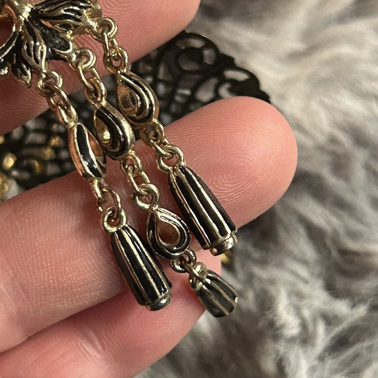 Handmade Handcrafted Cruella de Vil cameo bat accent pendant necklace Size ONE SIZE - 10 Thumbnail