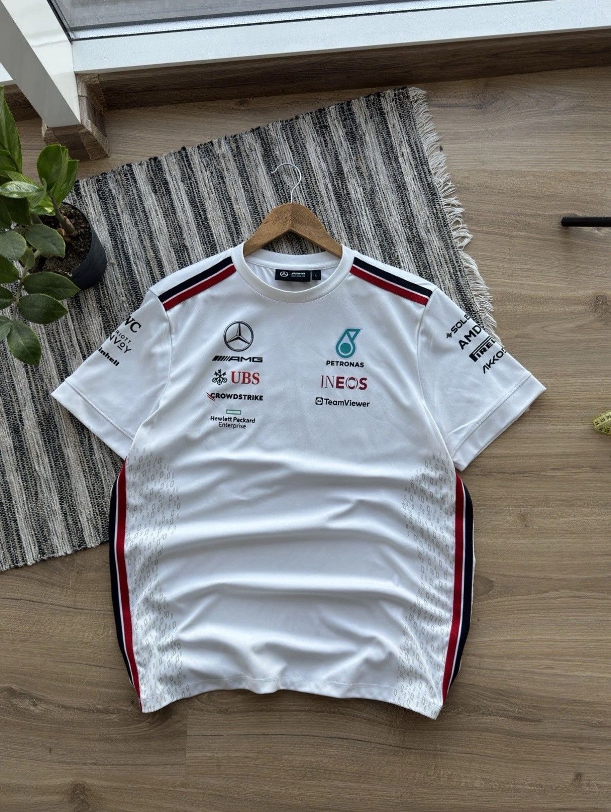 Mercedes-Benz Mercedes AMG Formula One Team Petronas Racing T Shirt Jersey Size US L / EU 52-54 / 3 - 1 Thumbnail