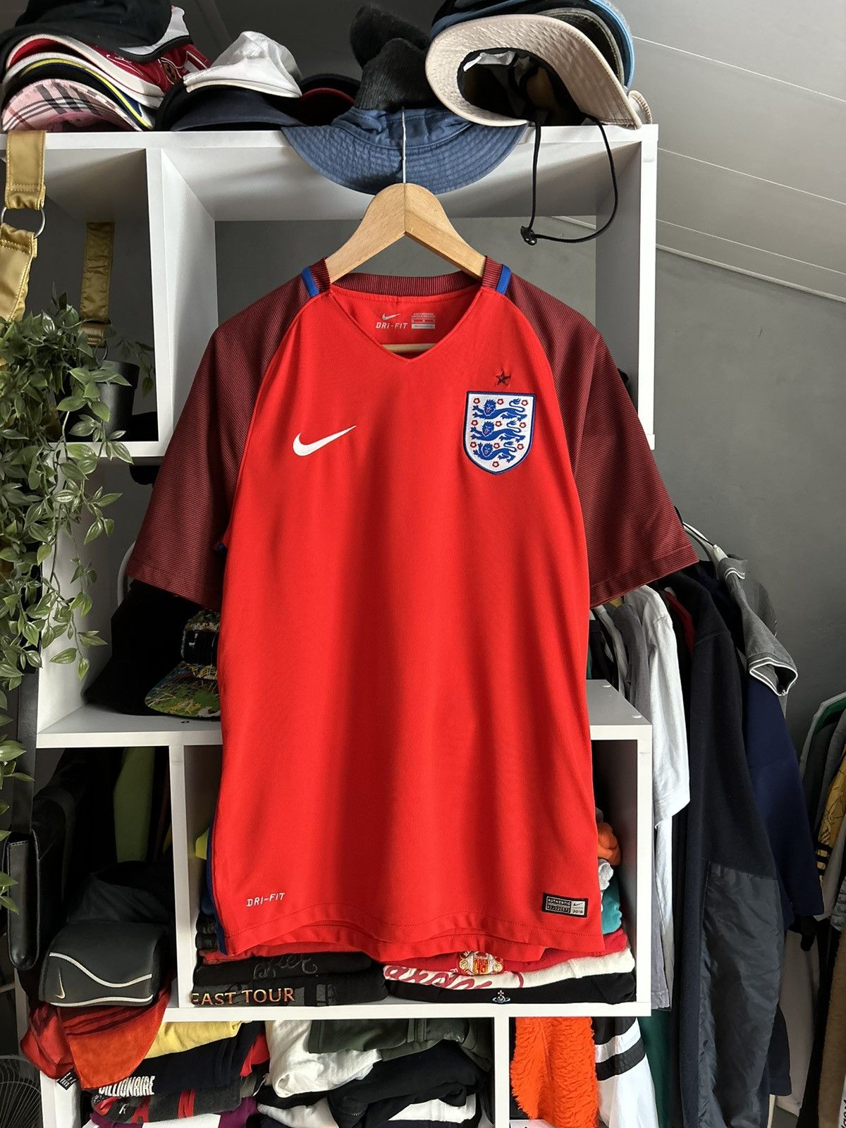 Nike Nike England 2016/17 away soccer jersey Size US M / EU 48-50 / 2 - 1 Thumbnail