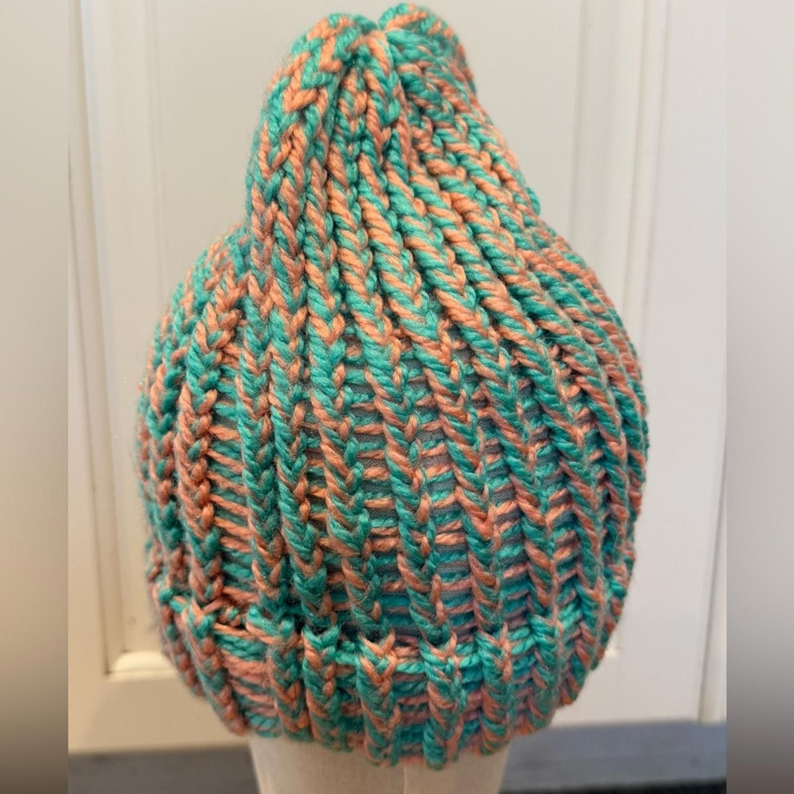 Other Beanie hat in a teal and pink braided knit pattern Size ONE SIZE - 3 Thumbnail