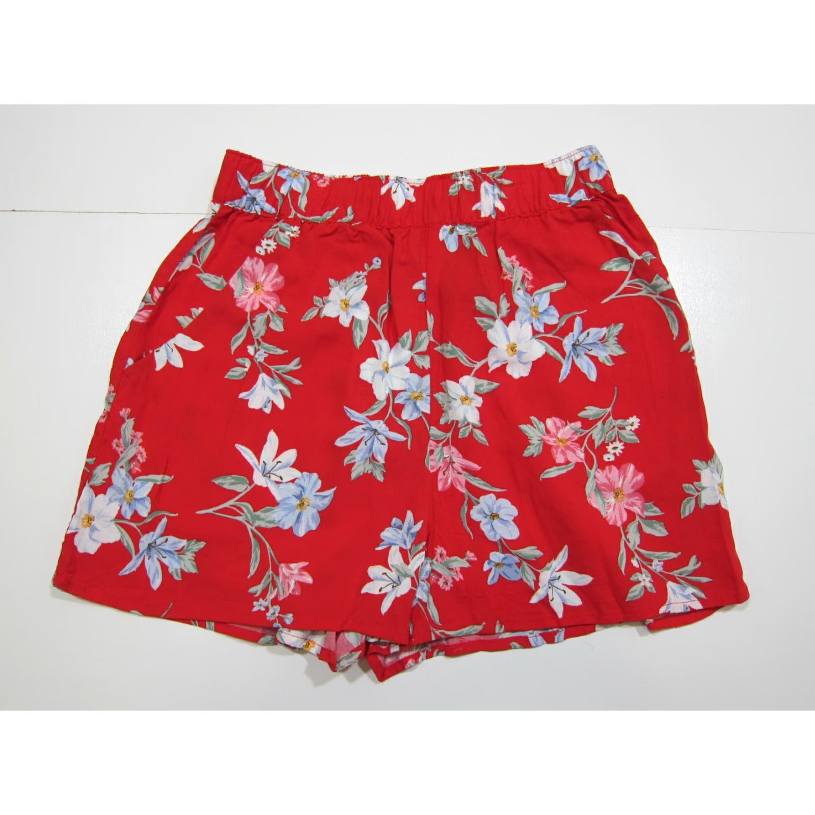 H&M NWT H&M 100% Rayon Red Floral High Rise Waist Short Women 0/4 Pocket Side Pockets 23" Waist 28" Stretched 36" Hip Inseam 2" Rise Beige? Wait no. Size 40" / US 18 - 2 Thumbnail
