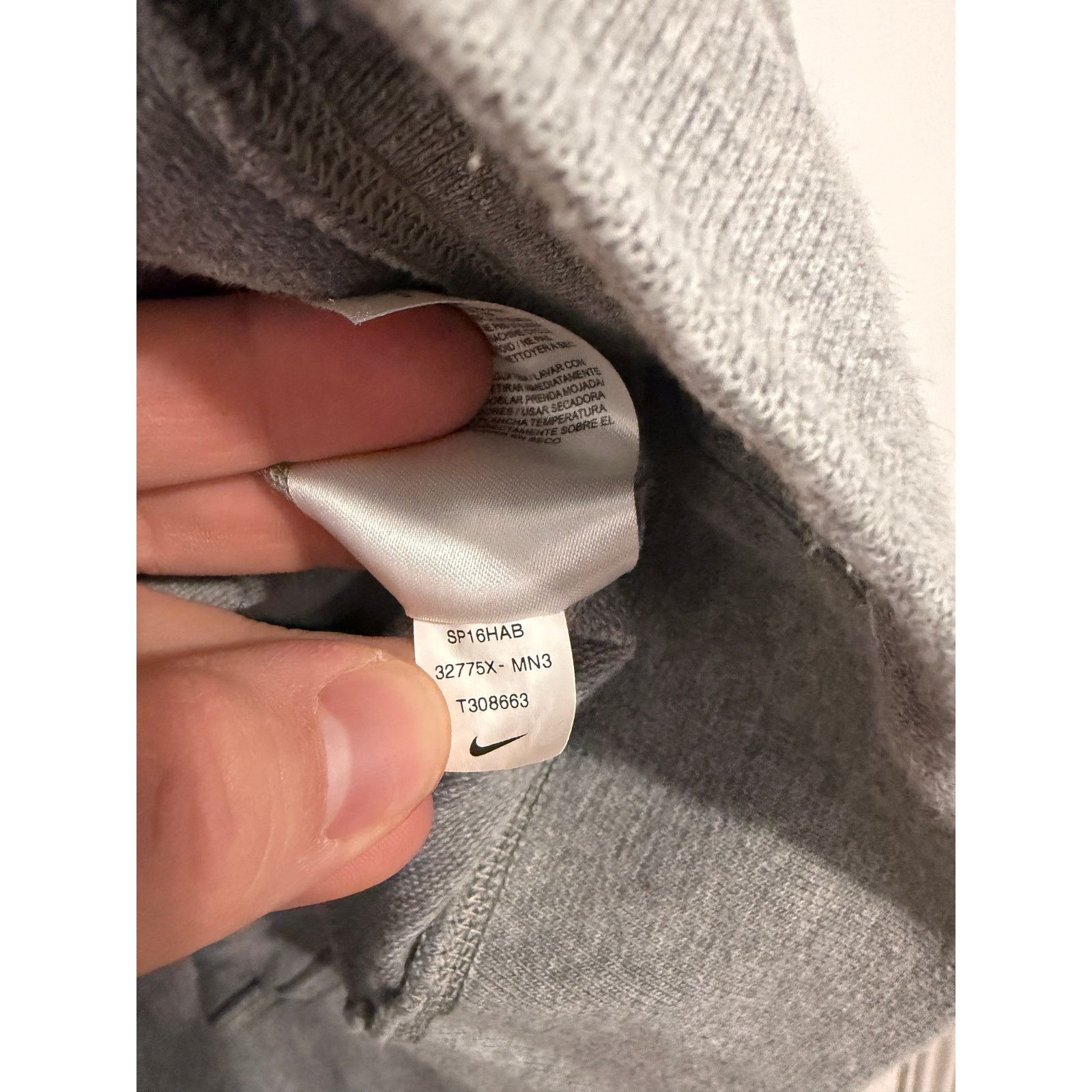 Nike Minnesota Gophers Gray and Black Nike Hoodie Sweatshirt Sz M Size US M / EU 48-50 / 2 - 6 Thumbnail