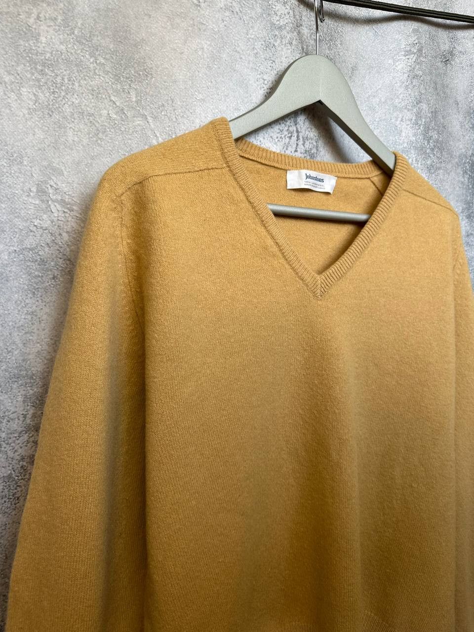 Johnstons Of Elgin Johnstons of Elgin V-Neck Wool Sweater Jumper Beige LS Size US XL / EU 56 / 4 - 4 Thumbnail