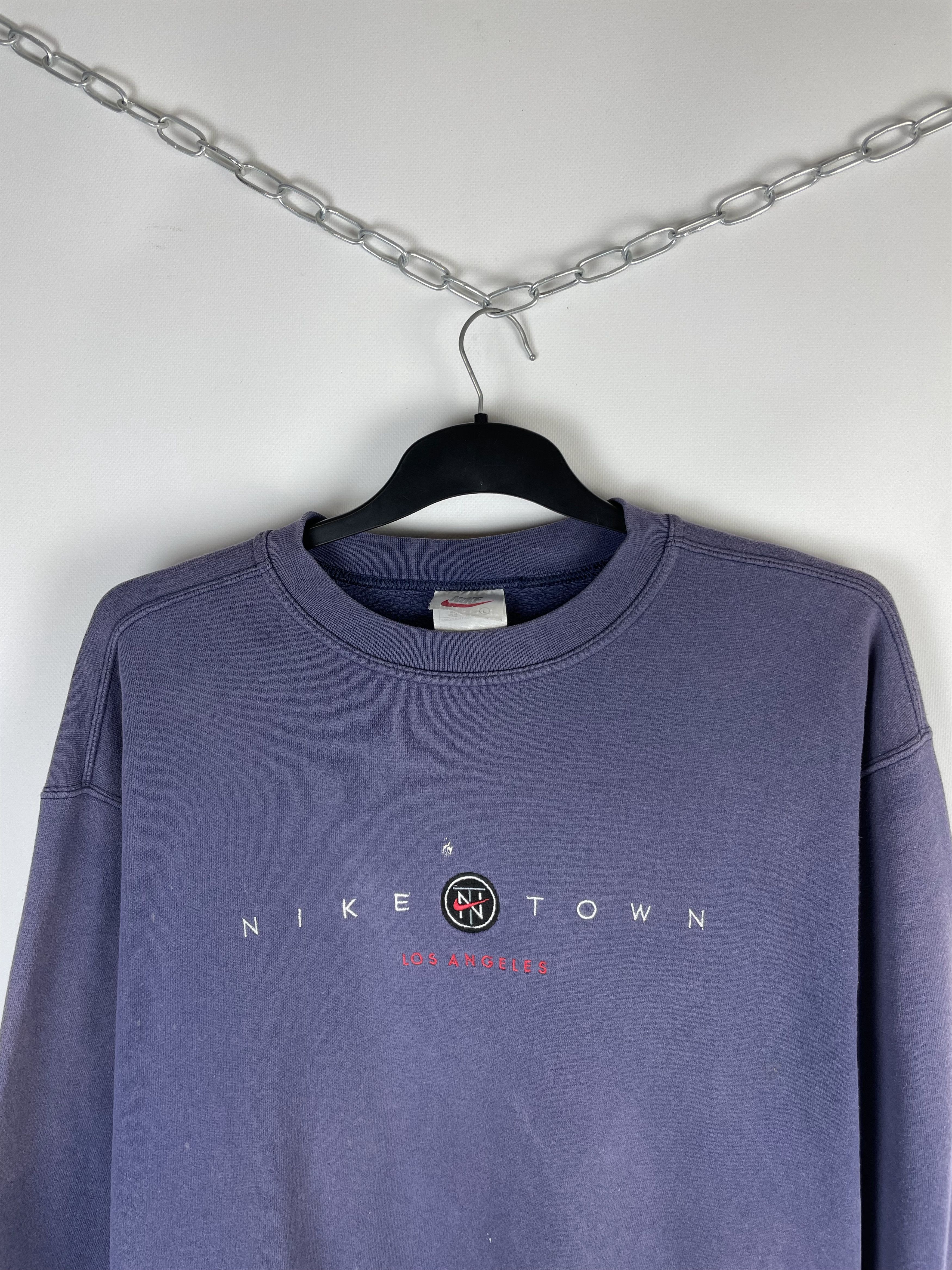 Nike 90’s Nike Town Crewneck Size US L / EU 52-54 / 3 - 3 Thumbnail
