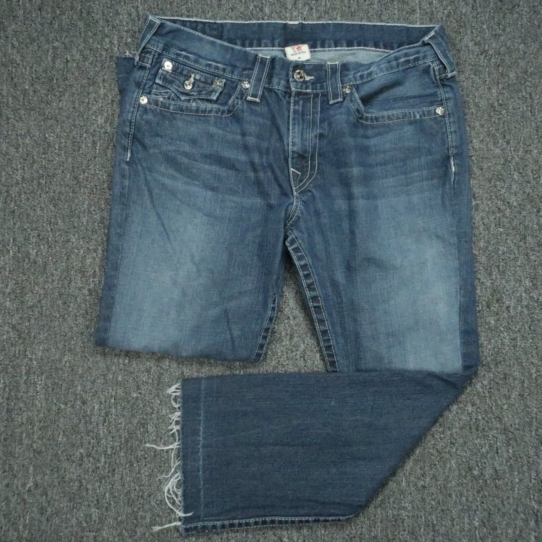 True Religion True Religion Jeans Mens 36x28 Blue Bootcut Raw Hem 5 Pocket Flaps Size US 36 / EU 52 - 2 Thumbnail
