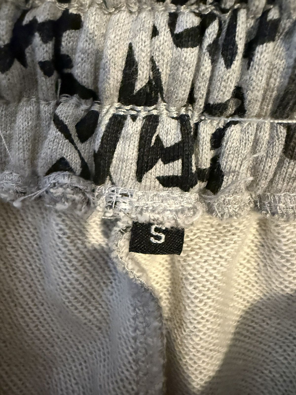 Other end days graffiti sweats Size US 31 - 4 Thumbnail