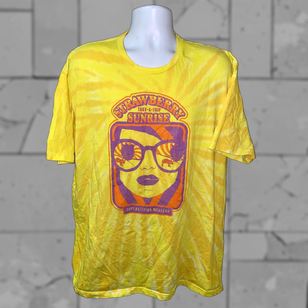 Vintage Strawberry Sunrise Mens T-Shirt Short Sleeve Graphic Yellow 3XL Size Regular Size US XXL / EU 58 / 5 - 1 Thumbnail