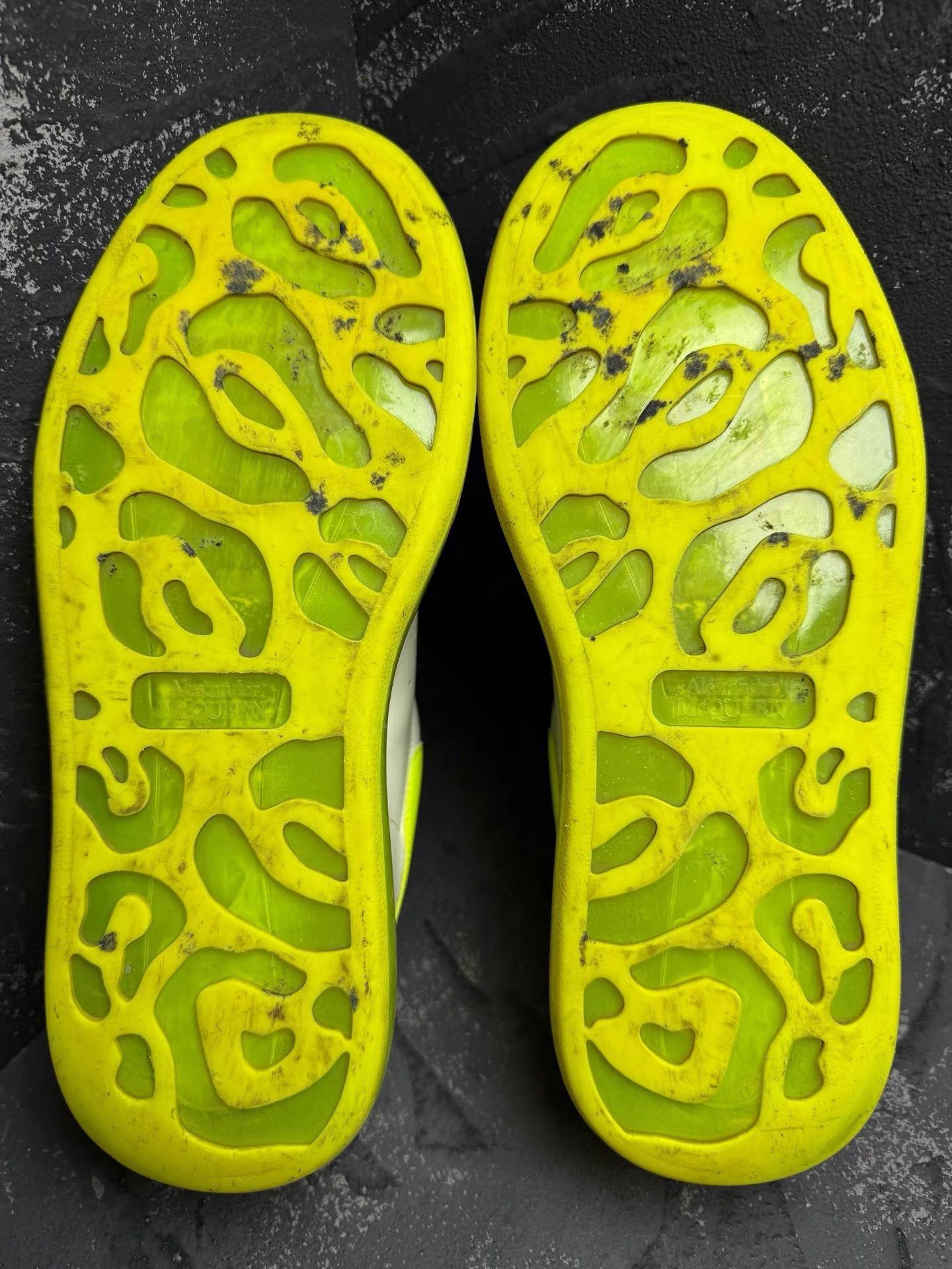 Alexander McQueen Alexander McQueen fluorescent yellow white sneakers Q10 Size US 7 / EU 40 - 3 Thumbnail