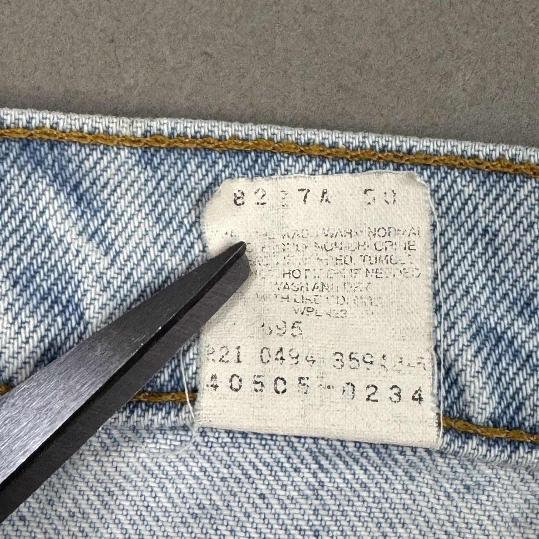 Levi's VINTAGE Levi's 505 Jeans Mens 34x30 Blue 90s Orange Tab Faded Straight 34x32 5-Pocket Denim Cotton Regular Blue Mens Jeans 90s Theme Size US 34 / EU 50 - 6 Thumbnail