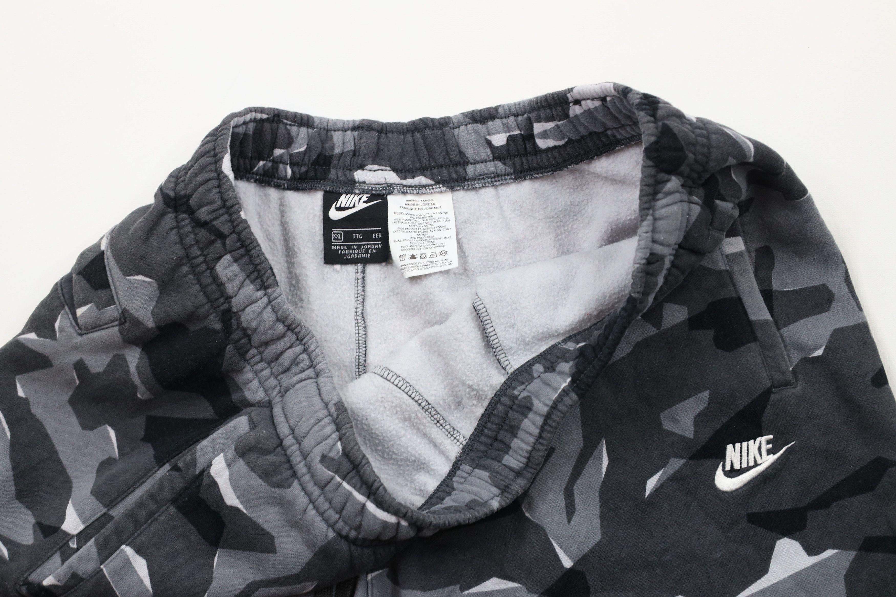 Nike × Vintage Vintage Nike Spell Out Camouflage Sweatpants Shorts Size US 38 / EU 54 - 8 Thumbnail