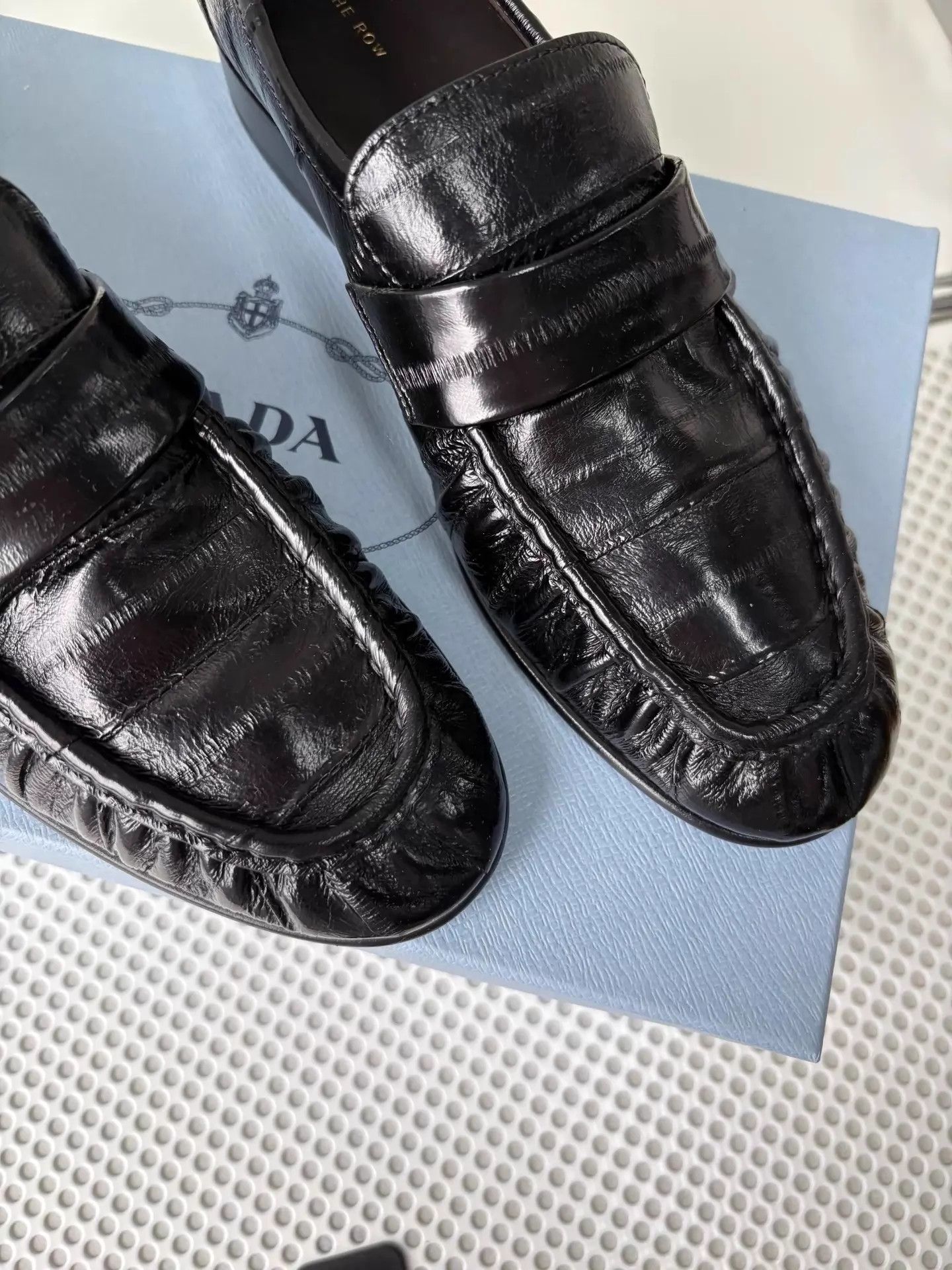 The Row The Row Black Wrinkled Eel Skin Loafer EU 37 Size US 6.5 / IT 36.5 - 2 Thumbnail
