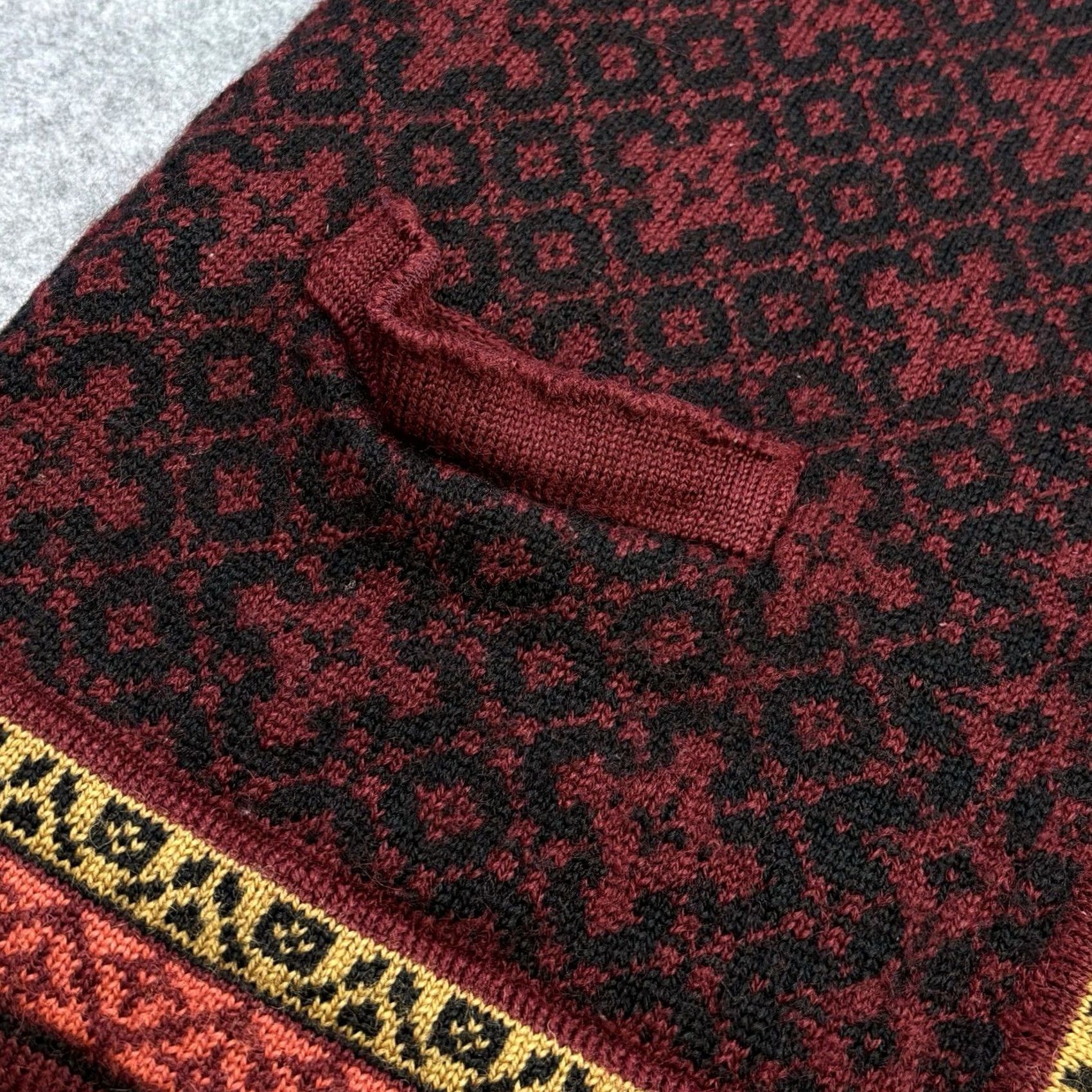 Vintage VINTAGE Telemark Nordic Wool Sleeveless Jumper Women’s Large Red Multi Knit Patterned Round Neck Cardigan Sleeveless, Velvet? Size L / US 10 / IT 46 - 4 Thumbnail