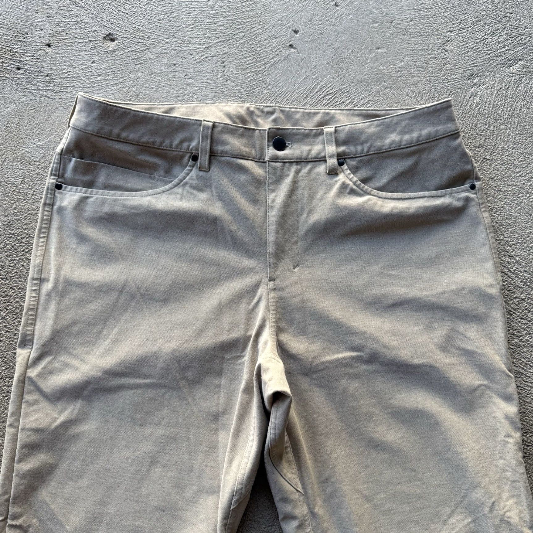 Lululemon Lululemon Men Pants 36x27 Regular Fit Straight Leg Chino Beige Cotton Spandex 5-Pocket Outdoor Stretch Flat Front Size US 36 / EU 52 - 2 Thumbnail