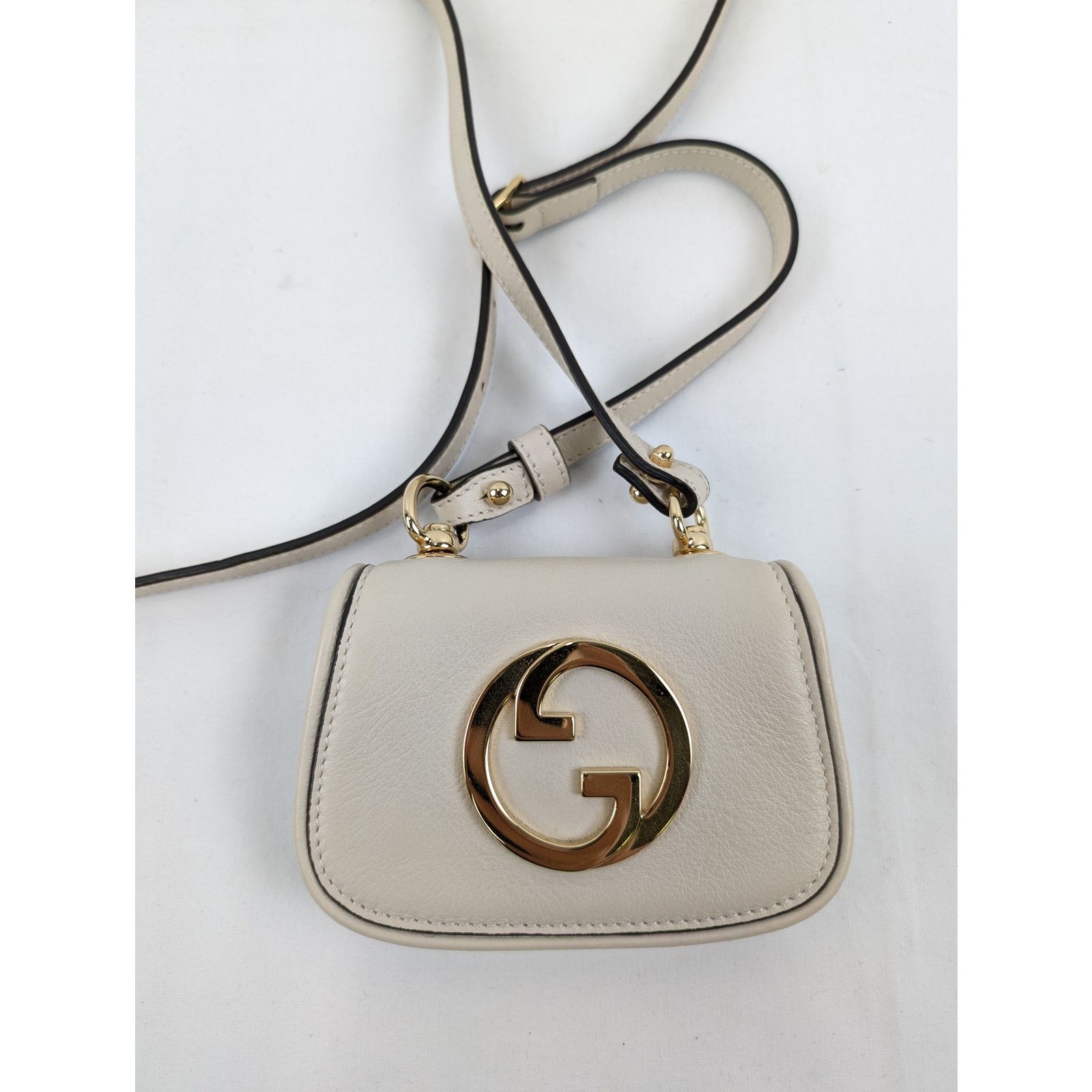 Gucci o1rshd1 Size: OS / C.Case W/Strap Bag in Beige Size ONE SIZE - 1 Thumbnail