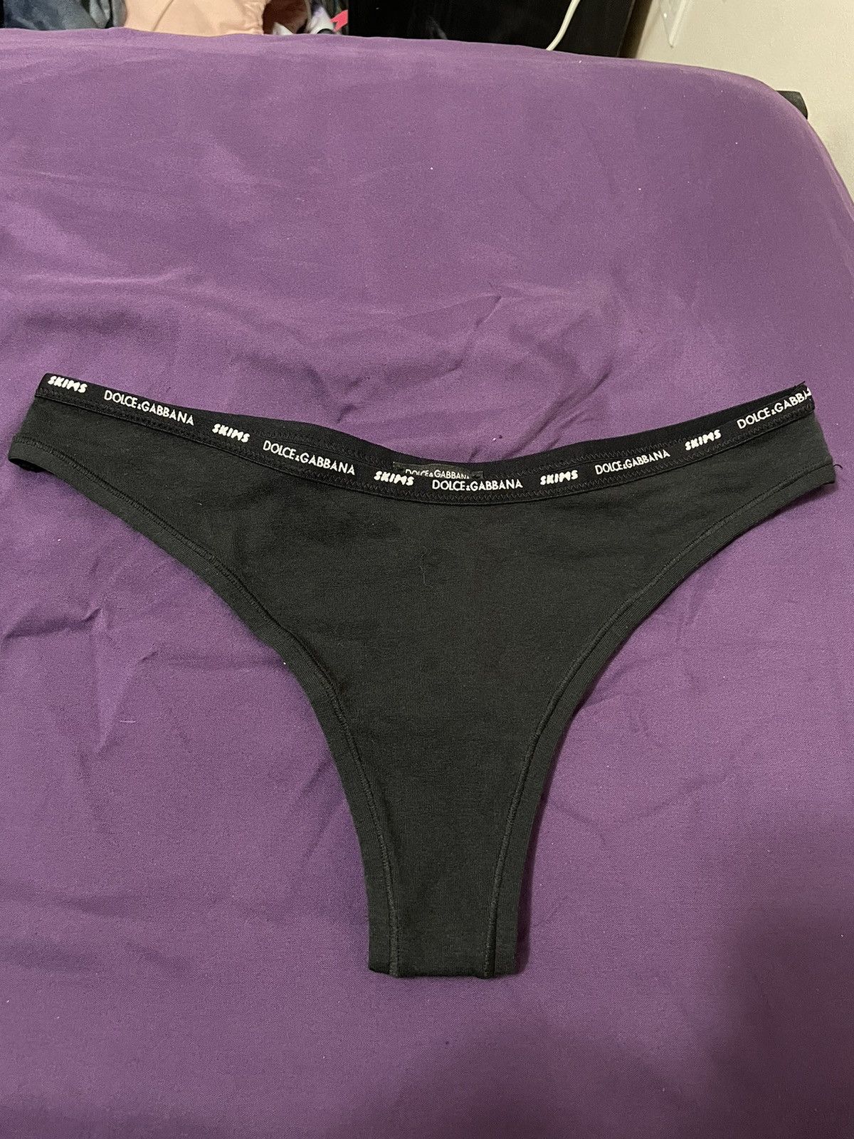 Skims- Dooce Gabbana thong (xs)
