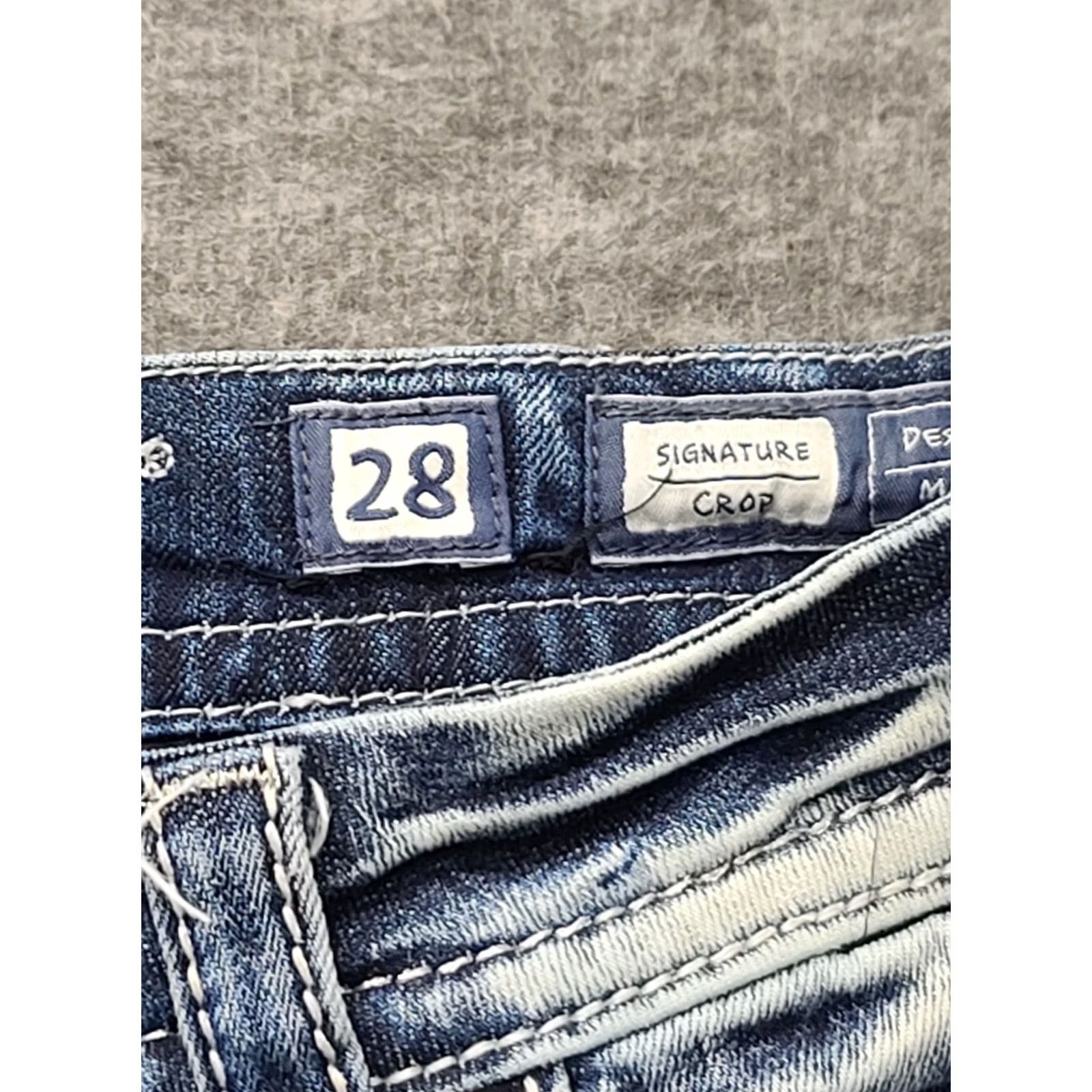 Miss Me Miss Me Jeans Womens 28x28 Signature Rise Cropped Distressed Thrashed Raw Hem Denim Cotton Spandex 5-Pocket Design Blue Cropped Regular Womens Jeans Size 28" / US 6 / IT 42 - 3 Thumbnail