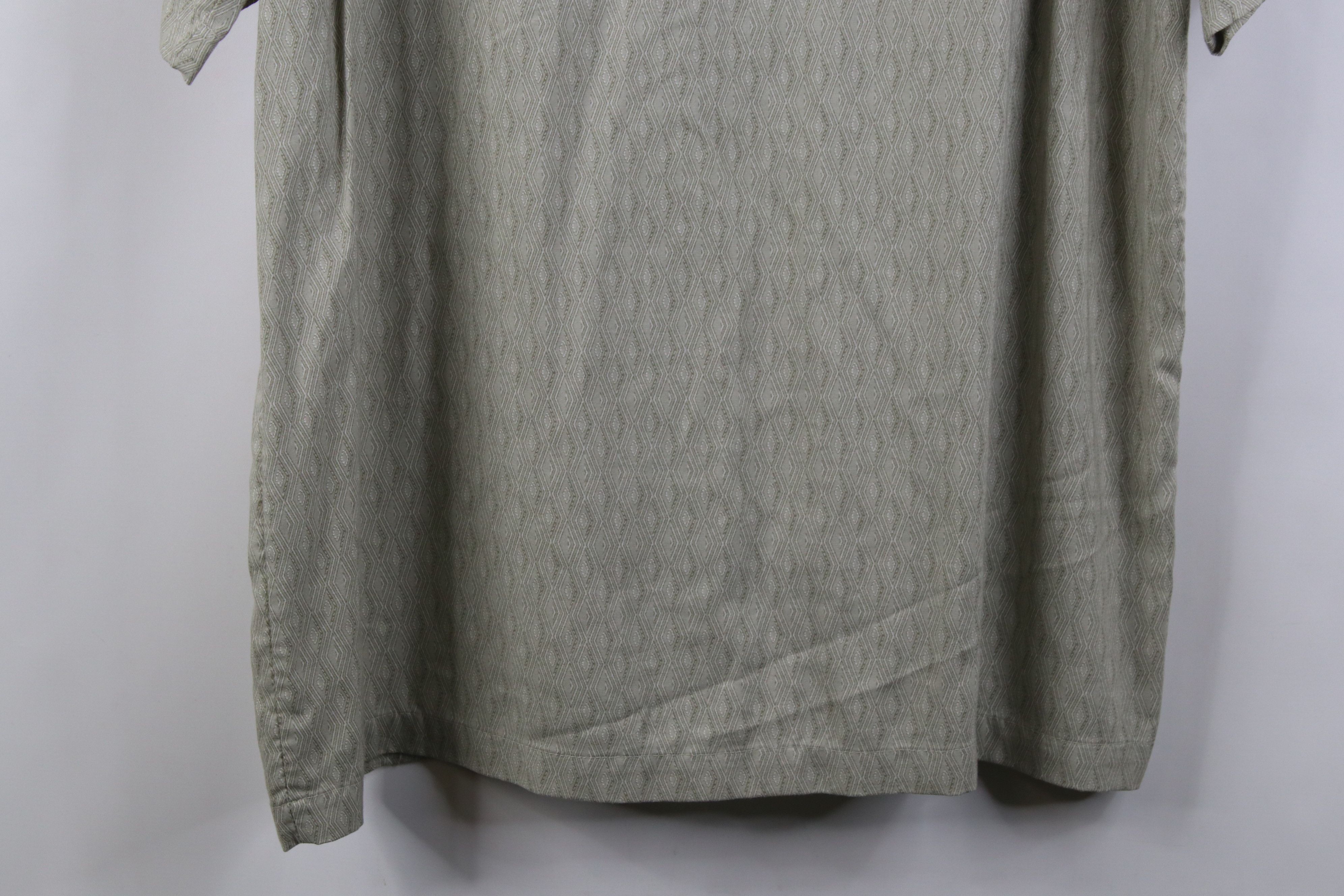 Vintage Vintage 90s Streetwear Diamond Short Sleeve Button Shirt Size US M / EU 48-50 / 2 - 11 Thumbnail