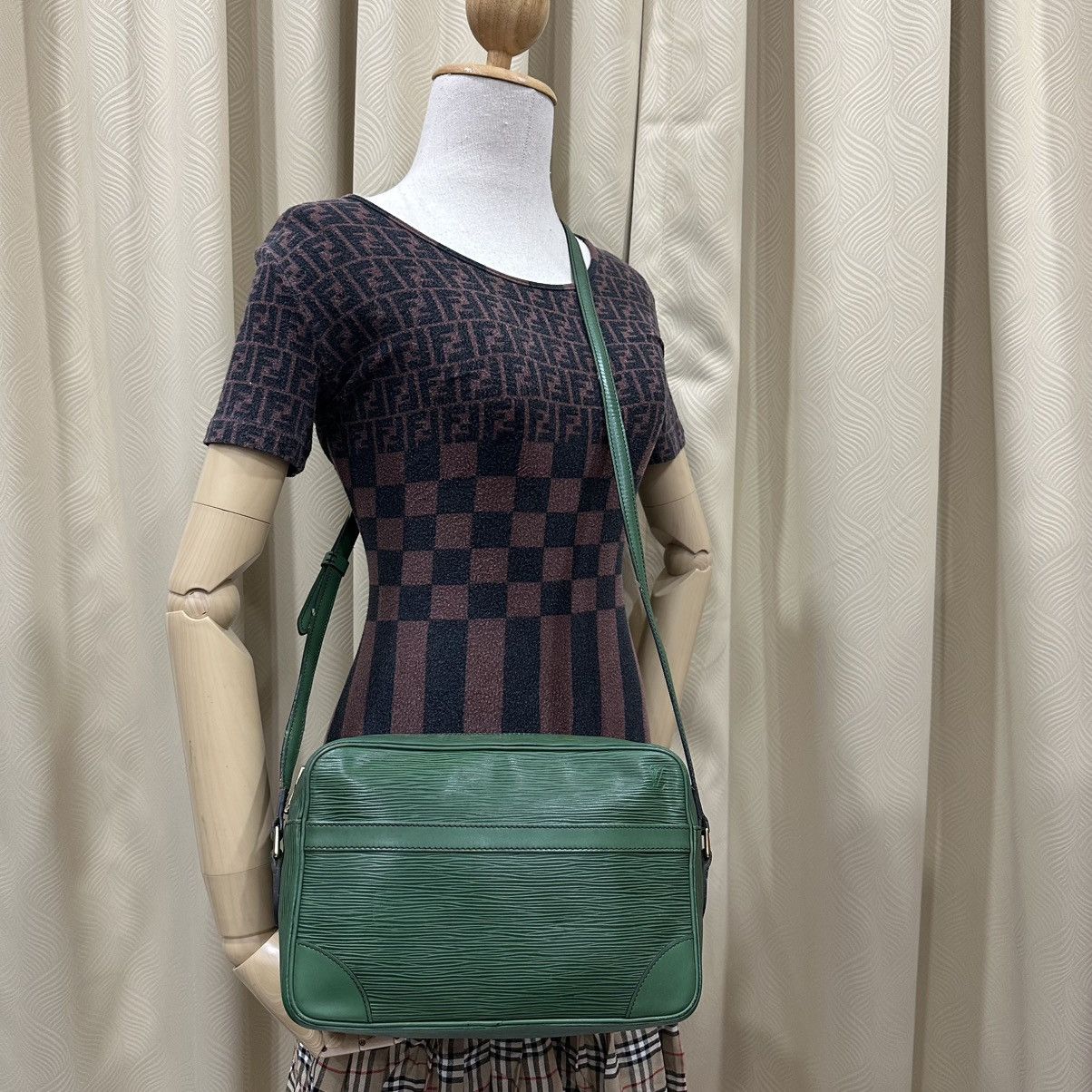 Louis Vuitton ‼️LASTDROP‼️LOUIS VUITTON TROCADWRO 27 EPI LEATHER SHOULDERBAG Size ONE SIZE - 14 Thumbnail