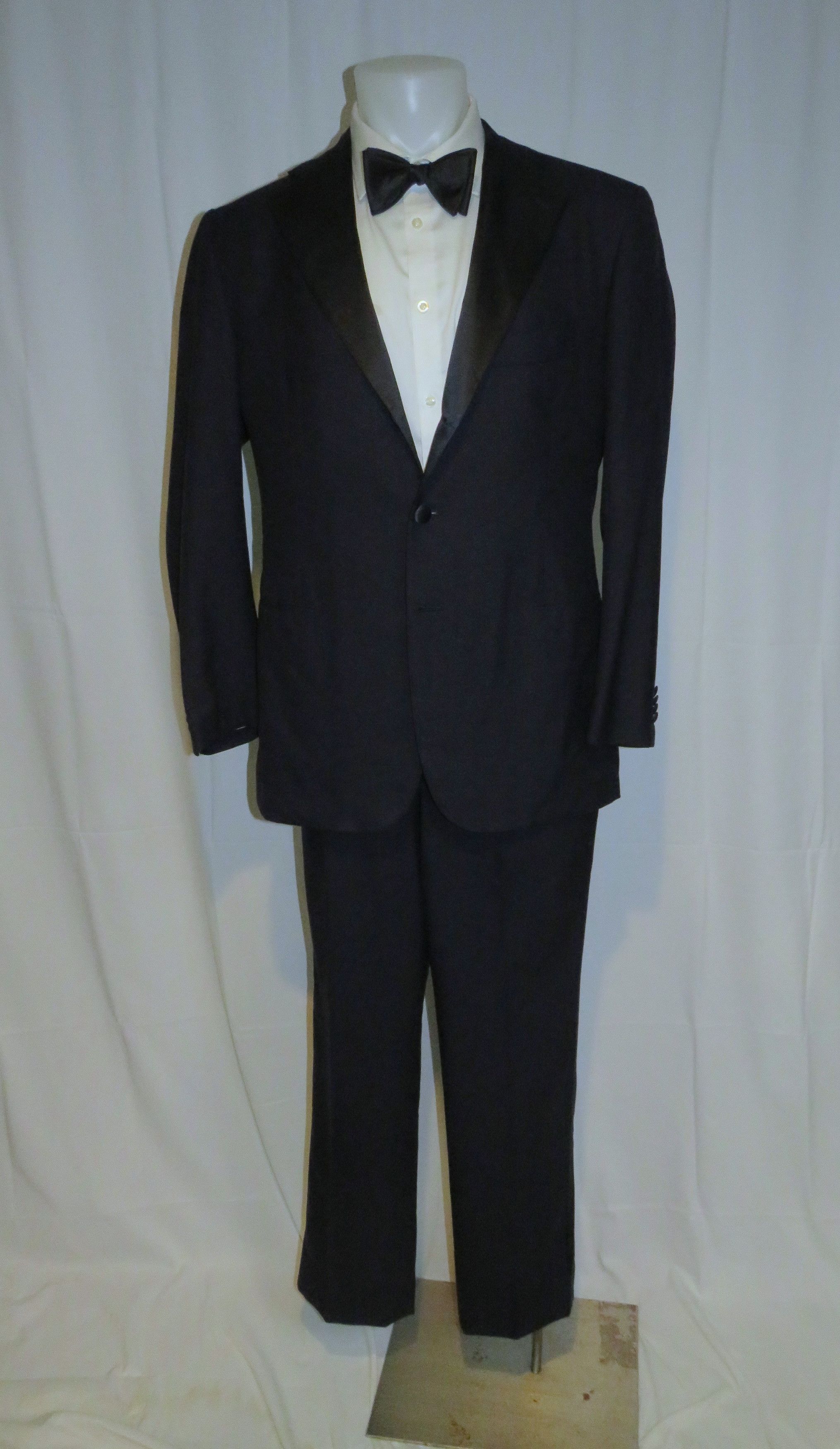Cesare Attolini Cashmere Blend Navy Barethea Three Roll Two Tuxedo 44R Size 44R - 1 Thumbnail