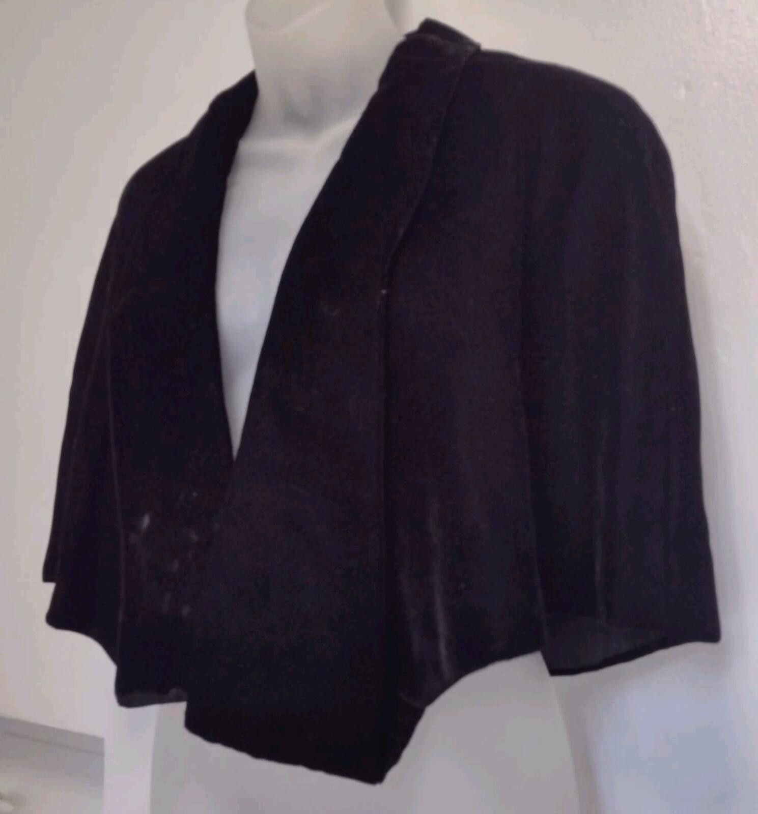 The Unbranded Brand VTG 40s Black Velvet Opera Capelet Satin Lined Evening Wrap Size ONE SIZE - 1 Thumbnail