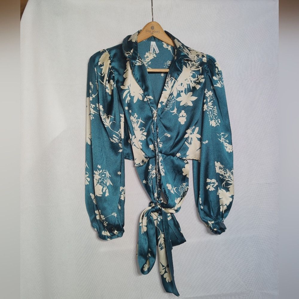 Other Live 4 Truth Sz M Blue Wrap Around Halter Top Satin Floral Size M / US 6-8 / IT 42-44 - 3 Thumbnail