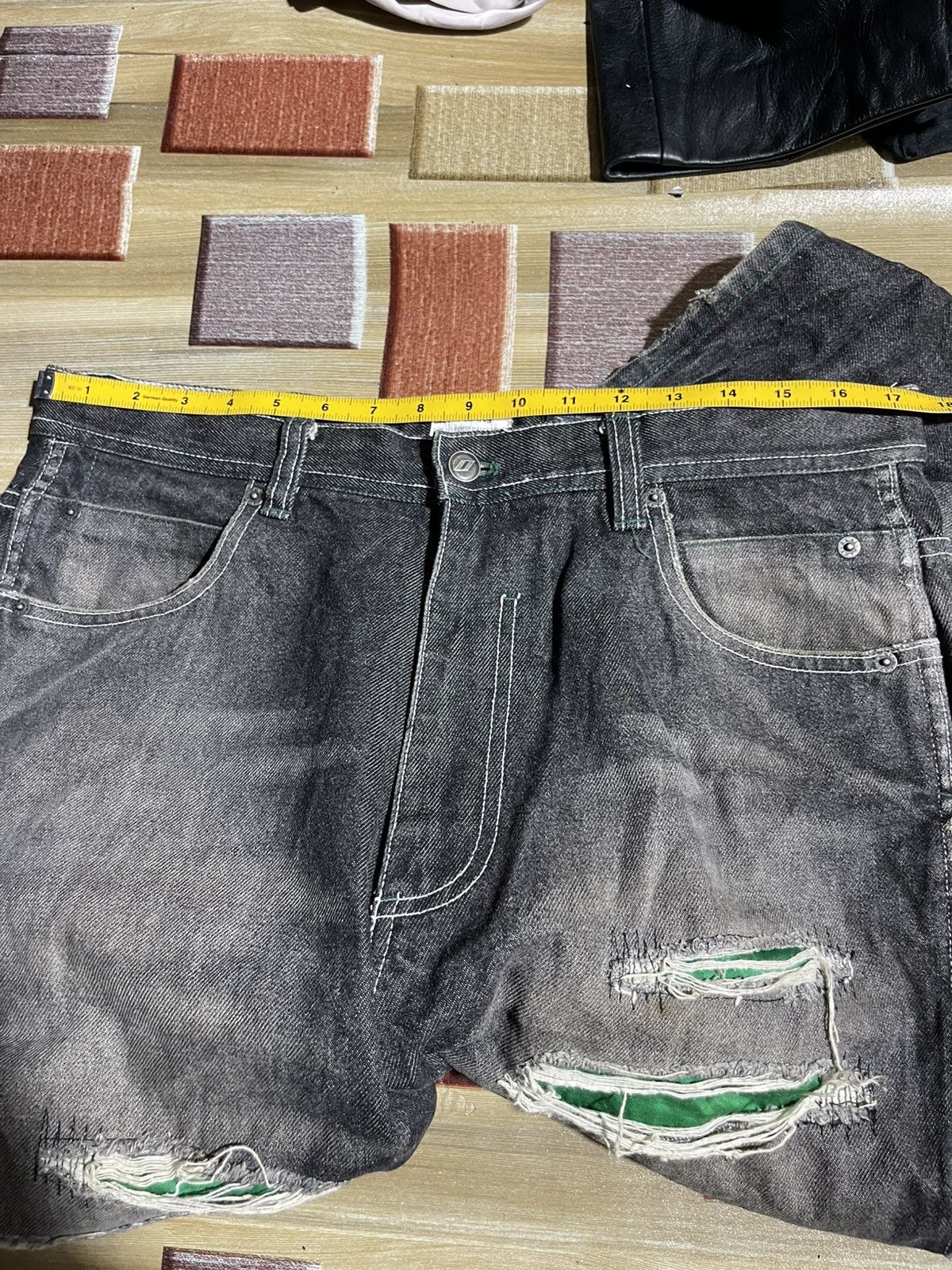 DKNY Vintage DKNY distressed jeans Size US 35 - 9 Thumbnail