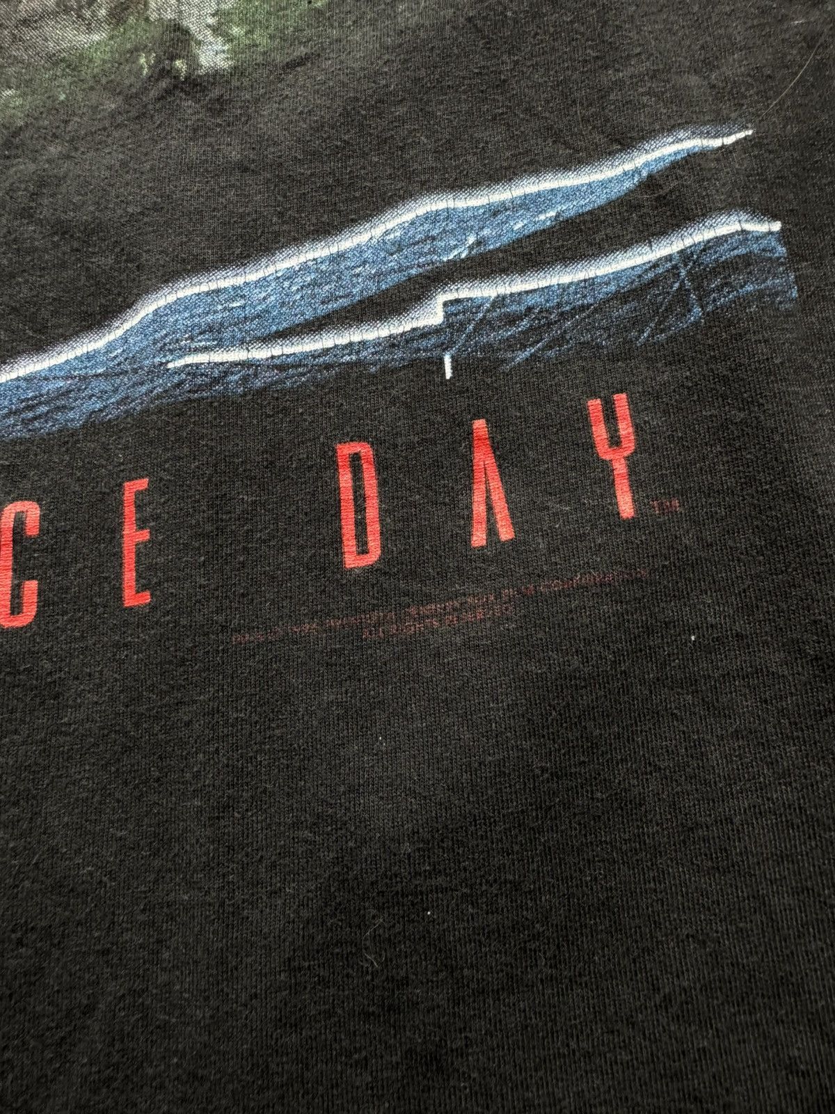 Vintage Vintage 1996 It’s classic Independence Day T-shirt Size US XL / EU 56 / 4 - 2 Thumbnail