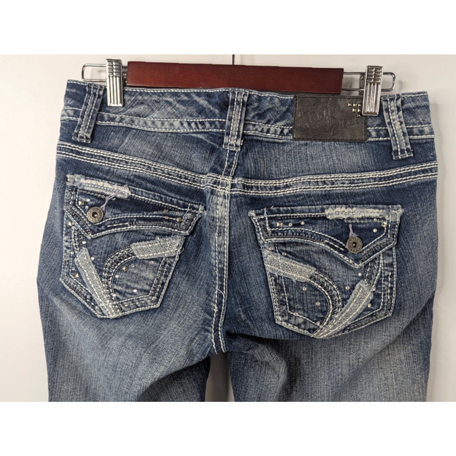 Denime Ariya Jeans Women's Jeans Blue Denim 5/6 Flared Hem 28 in Inseam Cotton Stretch Embroidered Button Zip Pockets Flap Modern Classic Body Womens Size 27" / US 4 / IT 40 - 5 Thumbnail