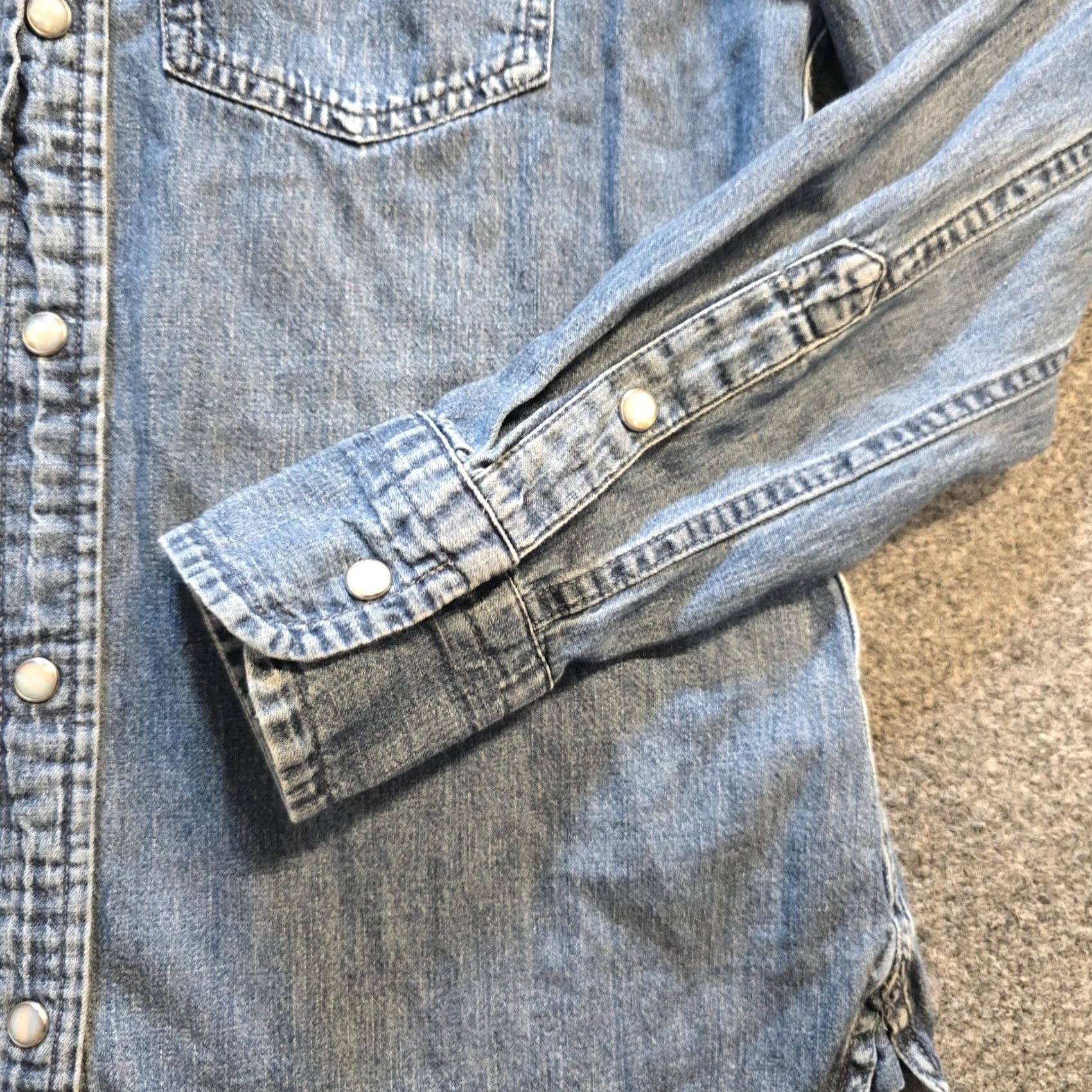 J.Crew J.Crew Top - Womens Size 0 Blue Denim Pearl Snap Slim Long Casual Capsule Minimal Size XS / US 0-2 / IT 36-38 - 3 Thumbnail