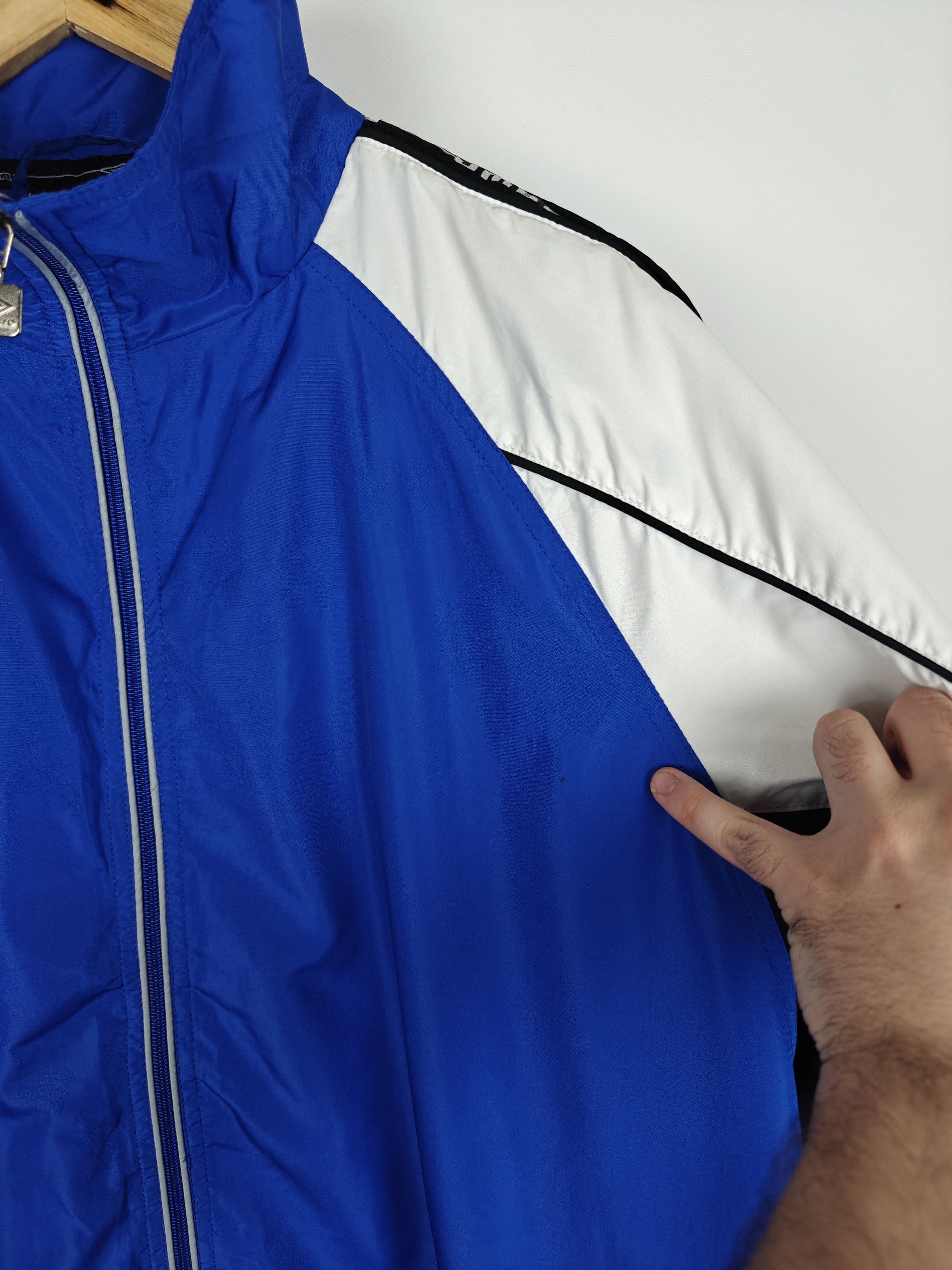 Umbro Umbro Track Jacket Windbreaker Logo Blue size L Size US L / EU 52-54 / 3 - 11 Thumbnail