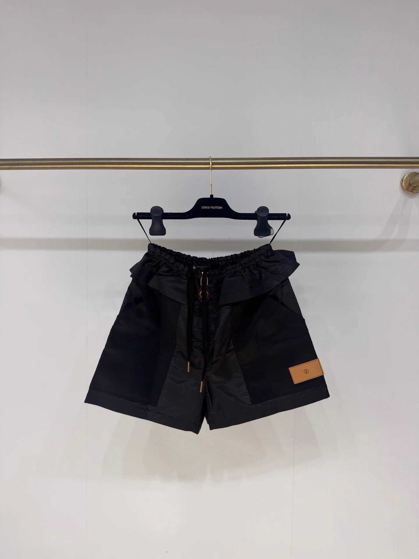 Louis Vuitton Louis Vuitton Ruffle Hem Short 34 New Size 25" / US 0 / IT 36 - 2 Thumbnail