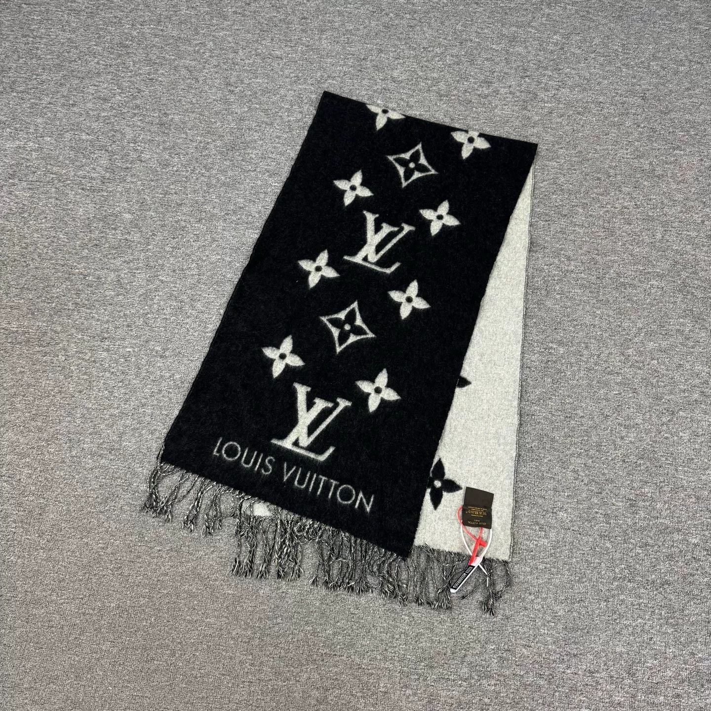 Louis Vuitton Louis Vuitton Reykjavik Cashmere Scarf Size ONE SIZE - 1 Thumbnail