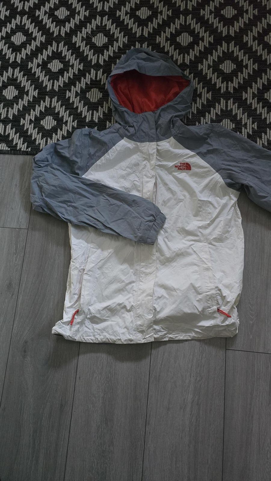 The North Face The North Face Ladies red/grey/cream windbreaker, Medium Size M / US 6-8 / IT 42-44 - 1 Thumbnail