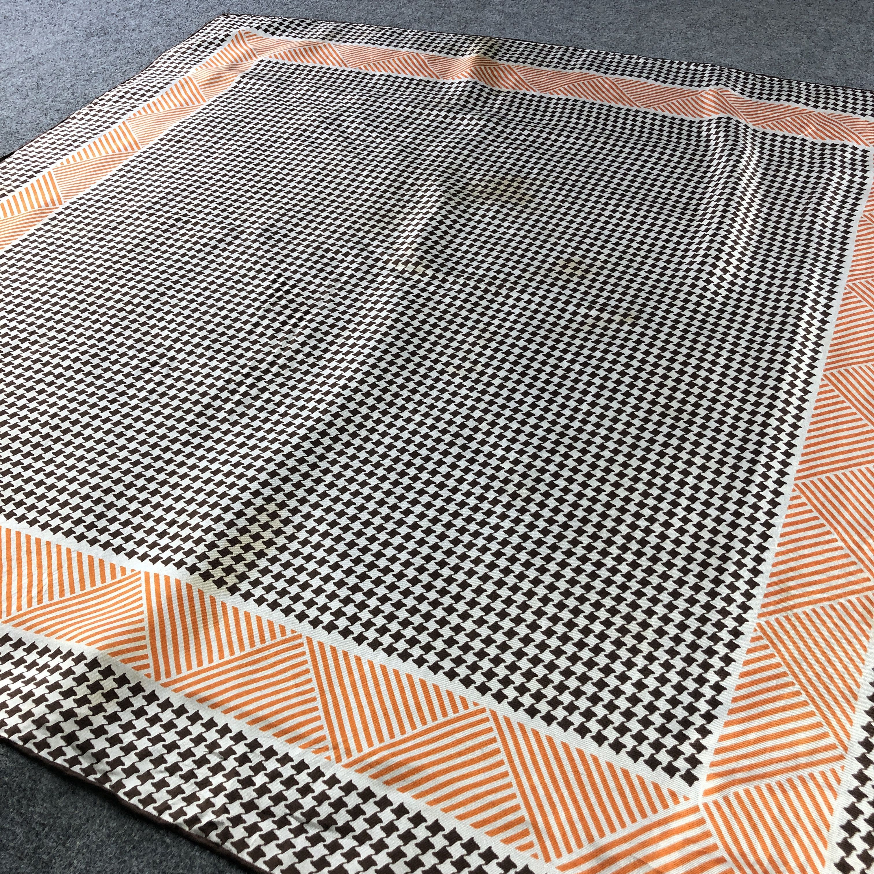Vintage Vintage Luxury Houndstooth Hand Rolled Silk Scarf M1337 Size ONE SIZE - 3 Thumbnail