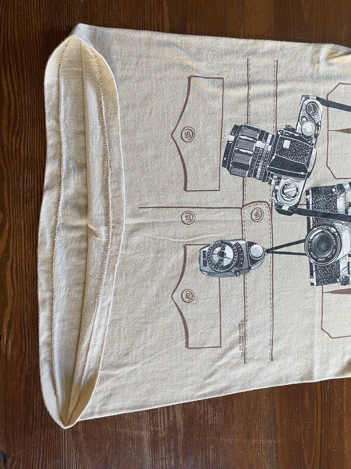 Vintage Vintage 1981 Genghiskhan Japan Camera Single Stitch Tee Size US XS / EU 42 / 0 - 12 Thumbnail