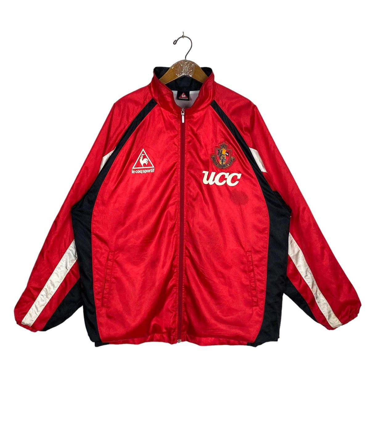 Le Coq Sportif Rare Le Coq Sportif Nagoya Grampus Eight Big Logo Windbreker Size US L / EU 52-54 / 3 - 3 Thumbnail