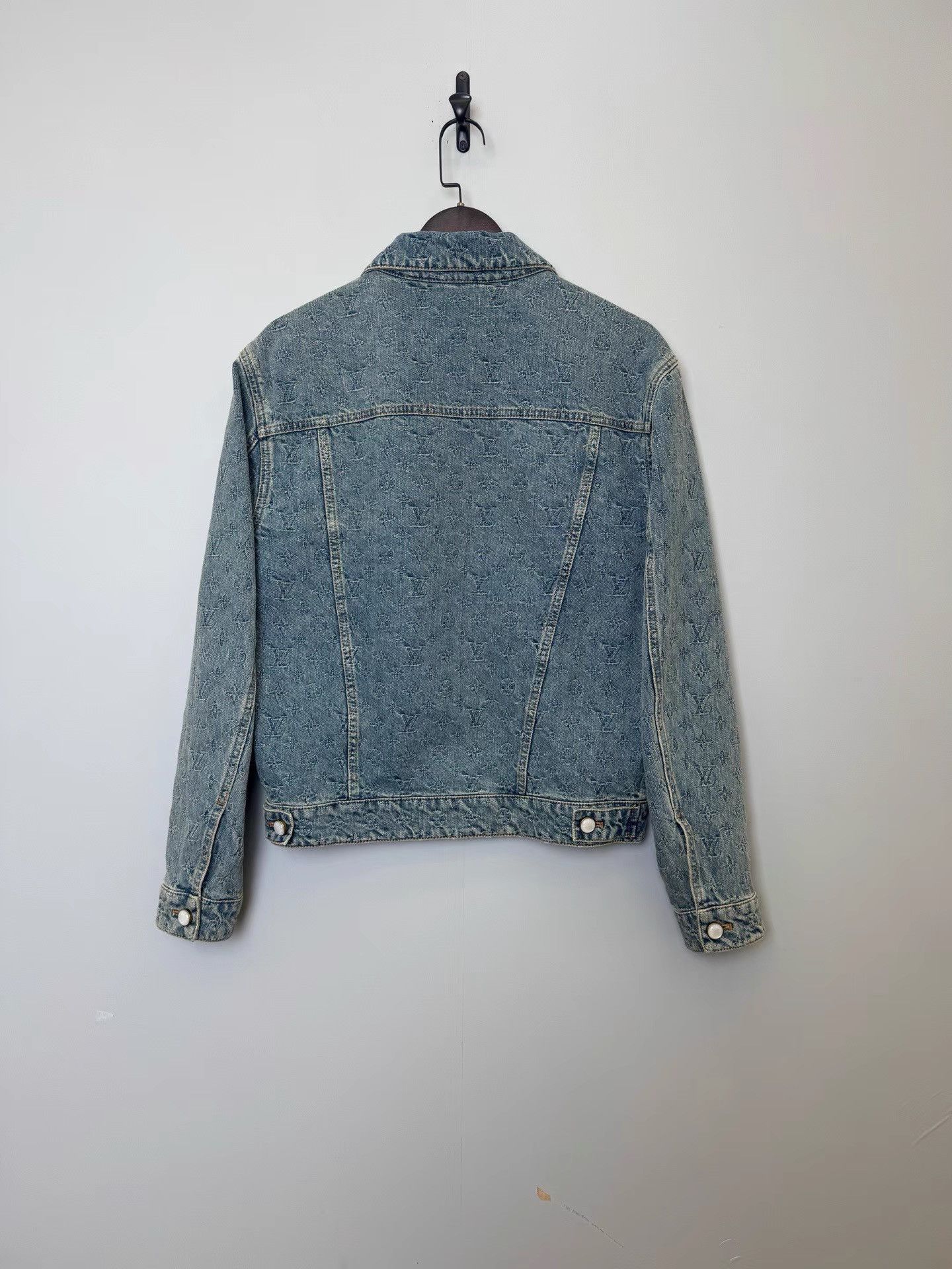 Louis Vuitton Louis Vuitton SS25 Monogram Pearl Button Denim Jacket K36 Size US S / EU 44-46 / 1 - 2 Thumbnail
