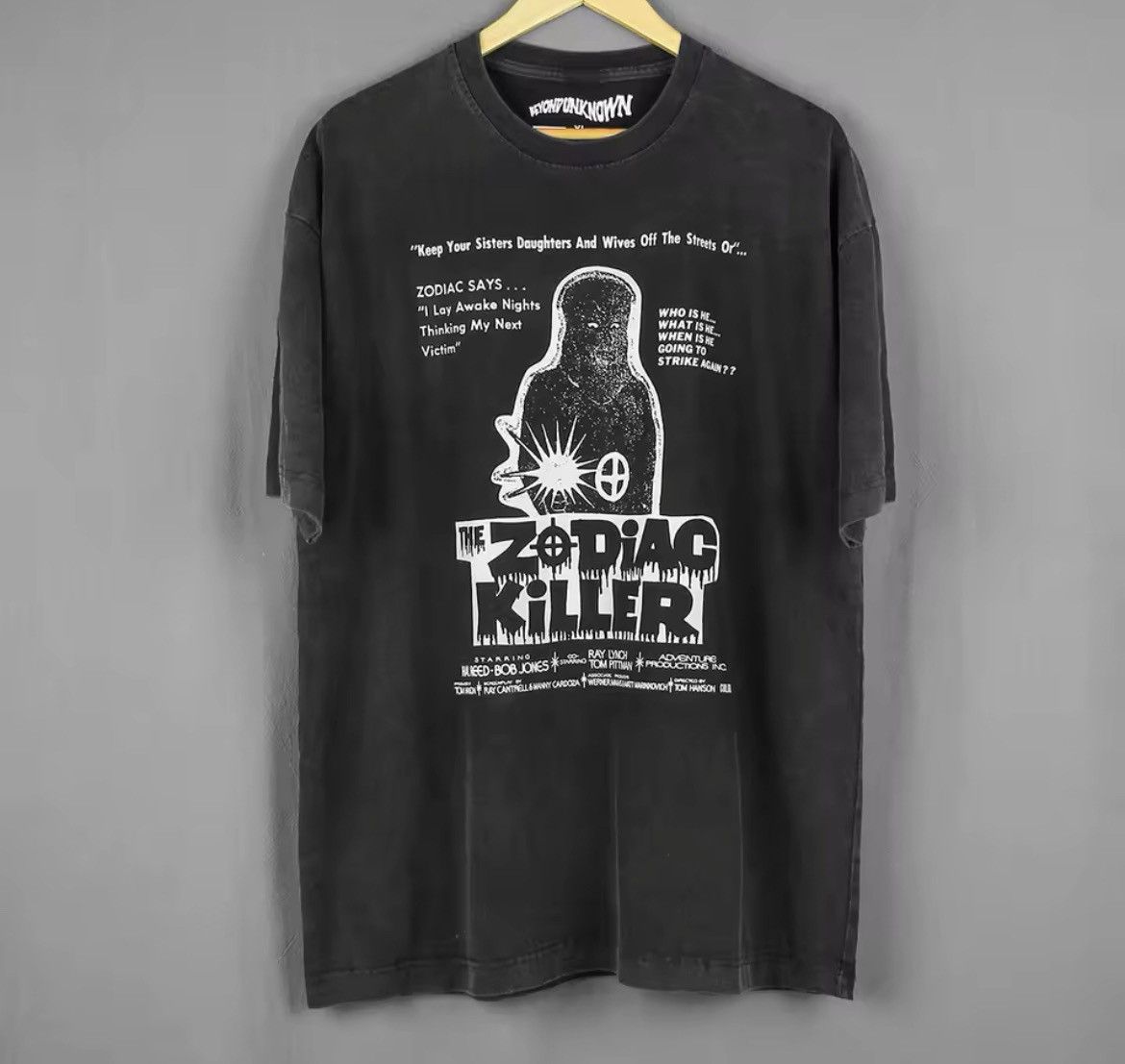 Japanese Brand × Vintage The Zodiac Killer Graphic Printed Cotton Tshirt Size US S / EU 44-46 / 1 - 1 Thumbnail