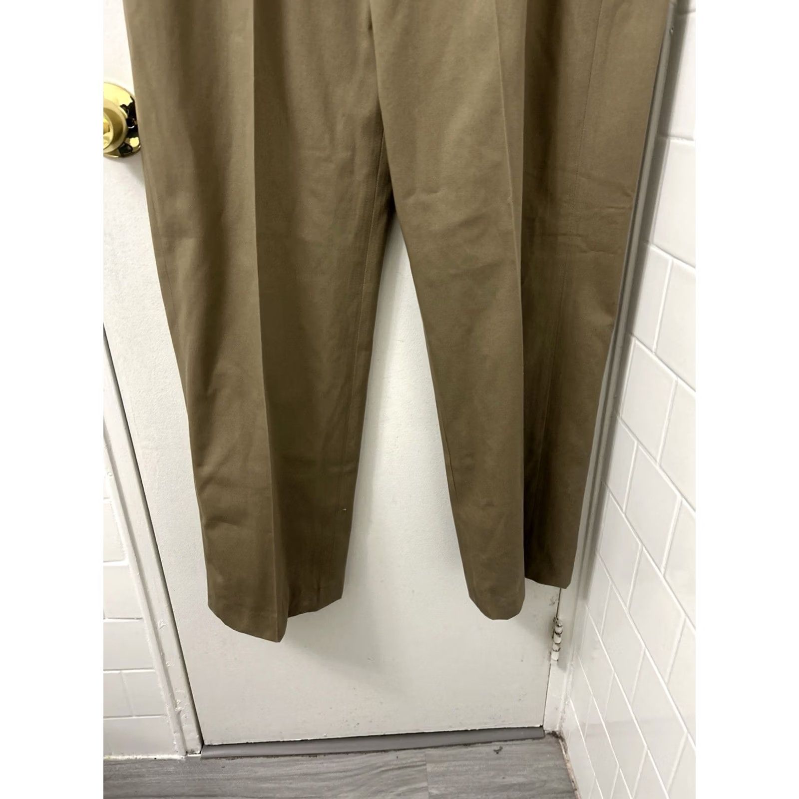 Eddie Bauer Eddie Bauer Chino Pants Mens 38x34 Tan Khaki Relaxed Fit Wrinkle Free NWT Travel Casual Workwear 5-Pocket Reg Pants Boys Mens Size US 38 / EU 54 - 3 Thumbnail