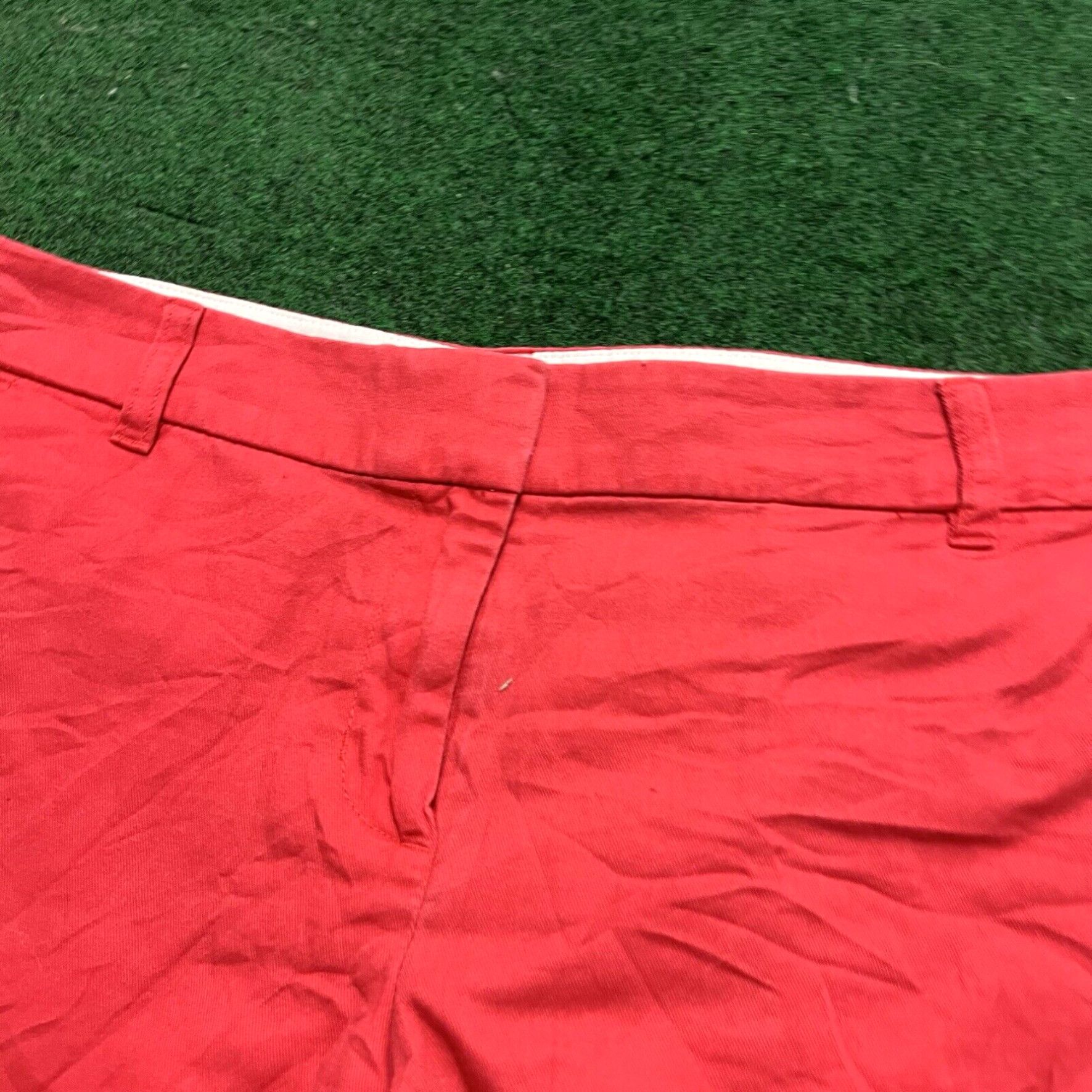 J.Crew J. Crew Chino Shorts Red 4.5" Inseam Size 10 Size 32" / US 10 / IT 46 - 2 Thumbnail