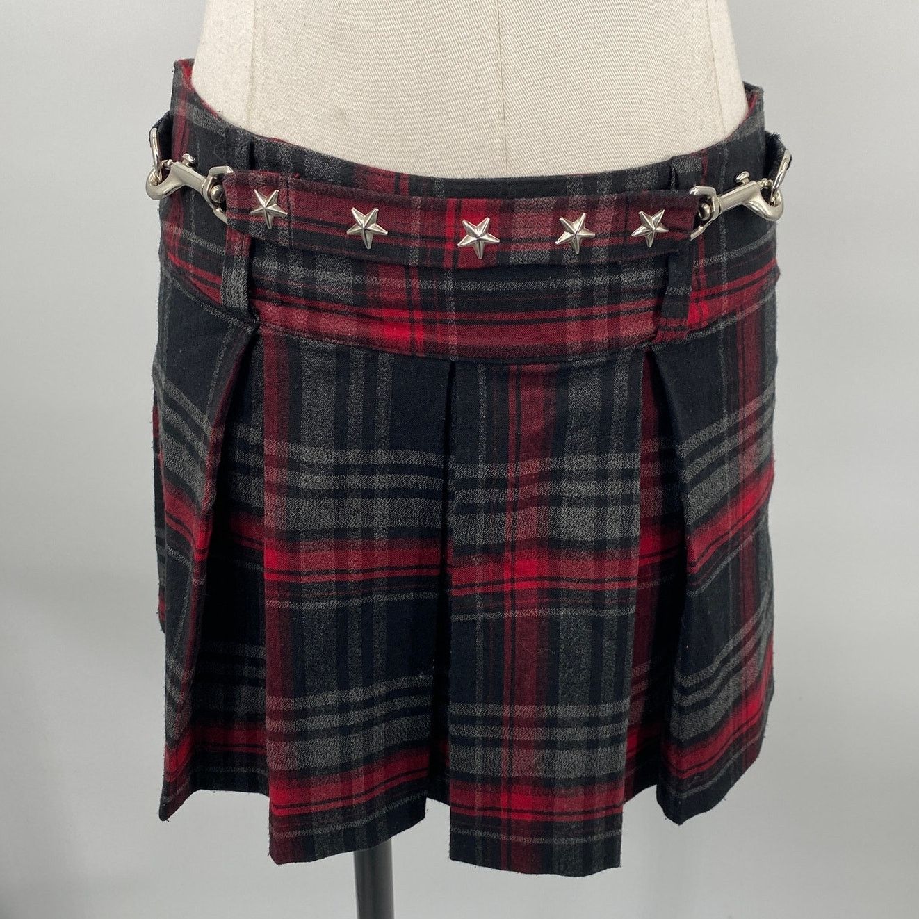 Vintage Vintage 90s Y2k Pleated Plaid Mini Skirt Chain Star Belt Red Size 25" / US 0 / IT 36 - 2 Thumbnail
