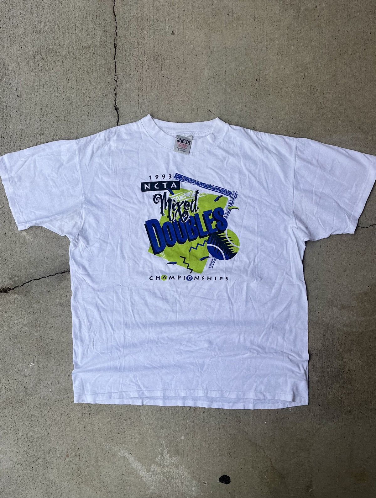 Vintage White t shirt Size US XL / EU 56 / 4 - 1 Thumbnail