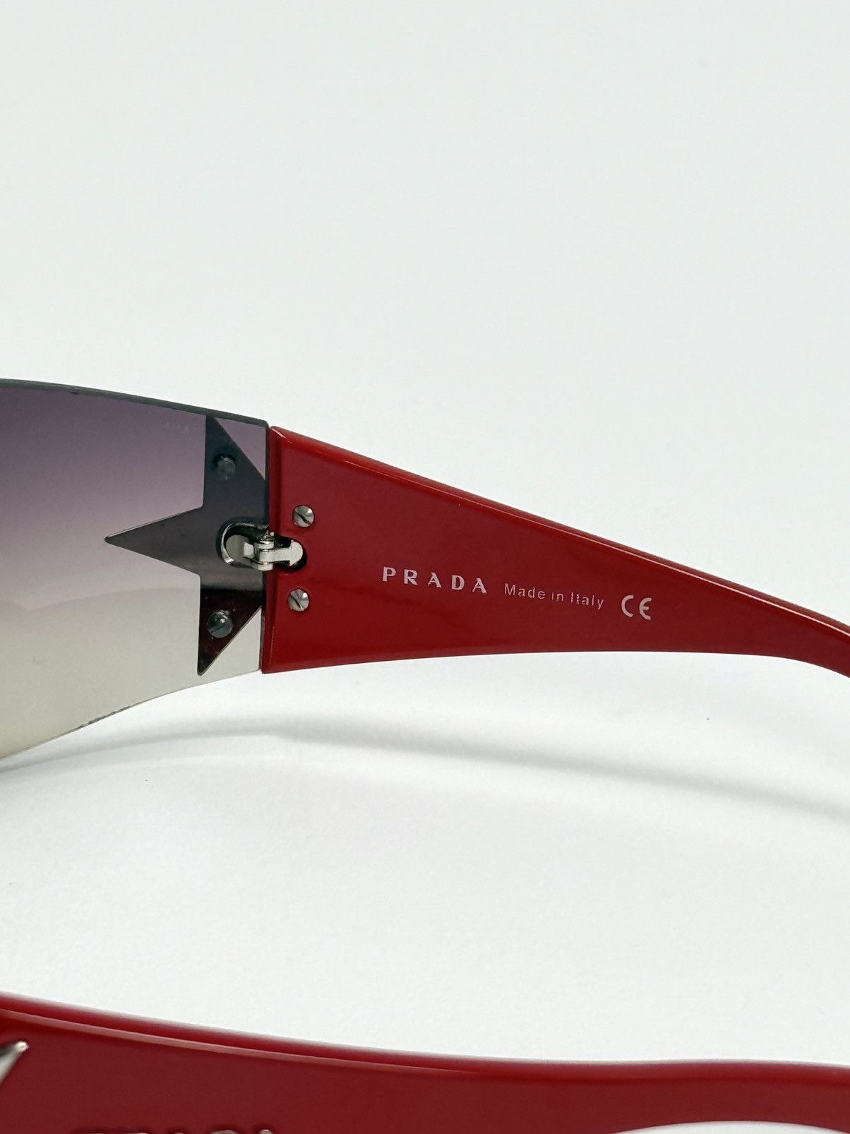 Prada Y2K ICONIC PRADA STAR RED SUNGLASSES Size ONE SIZE - 6 Thumbnail